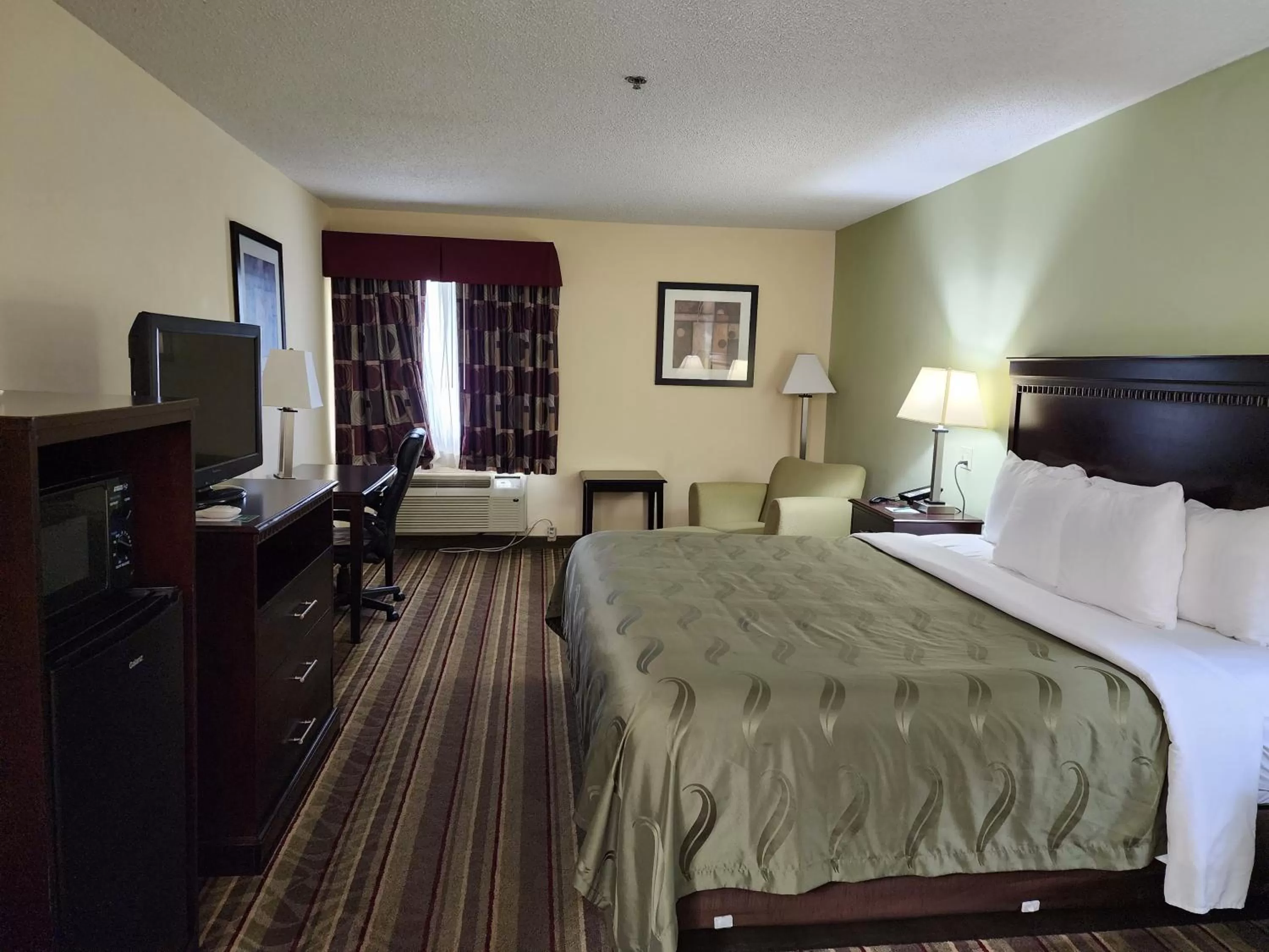 King Room - Non-Smoking in Quality Inn Wheelersburg