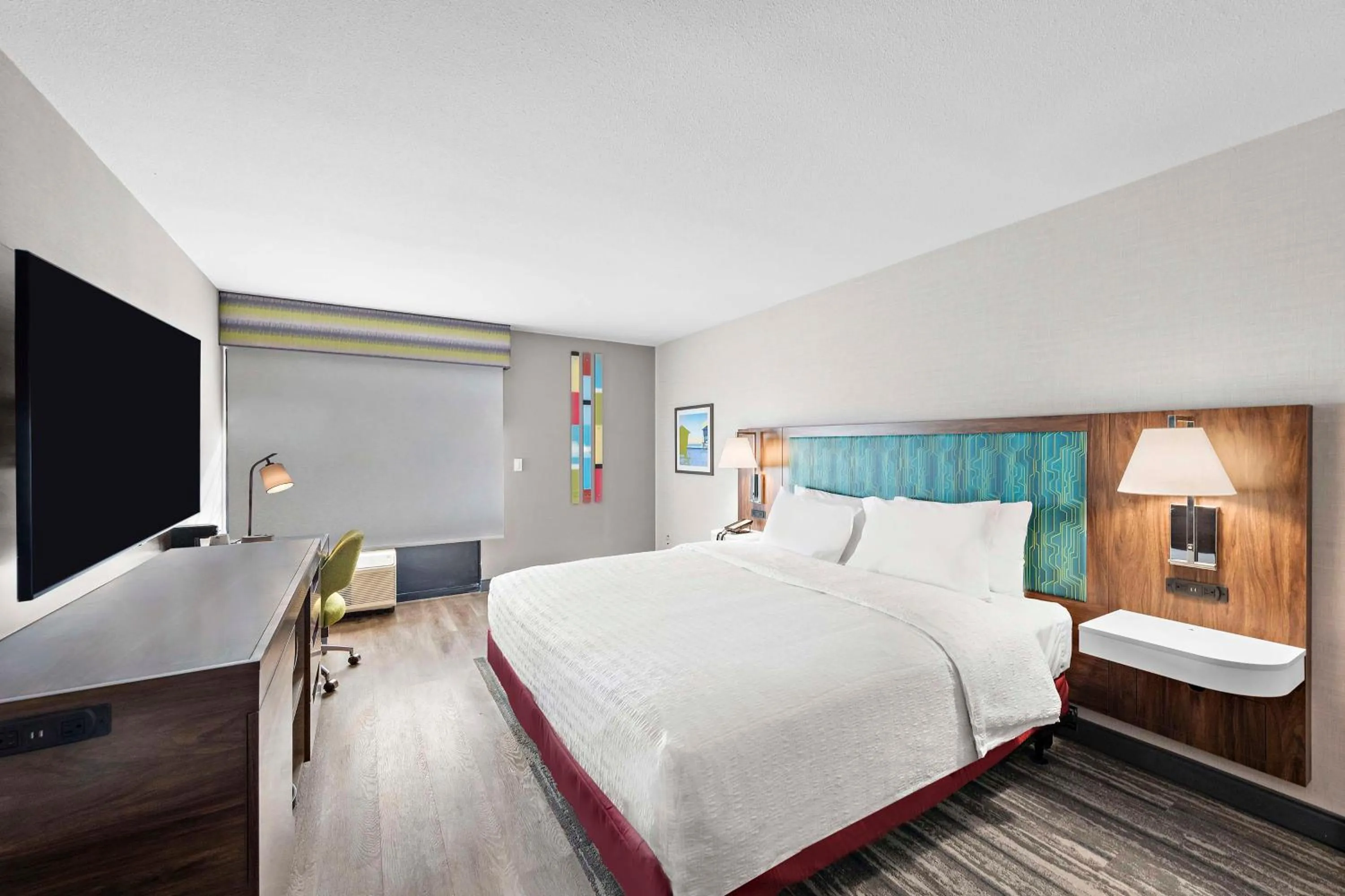 King Room with Bath Tub - Mobility Accessible in Wingate by Wyndham Los Angeles Airport