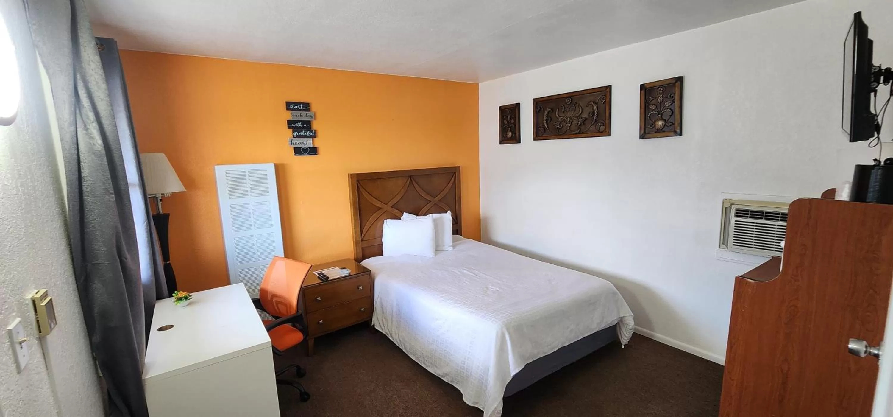 Double Room in Rose's Motel