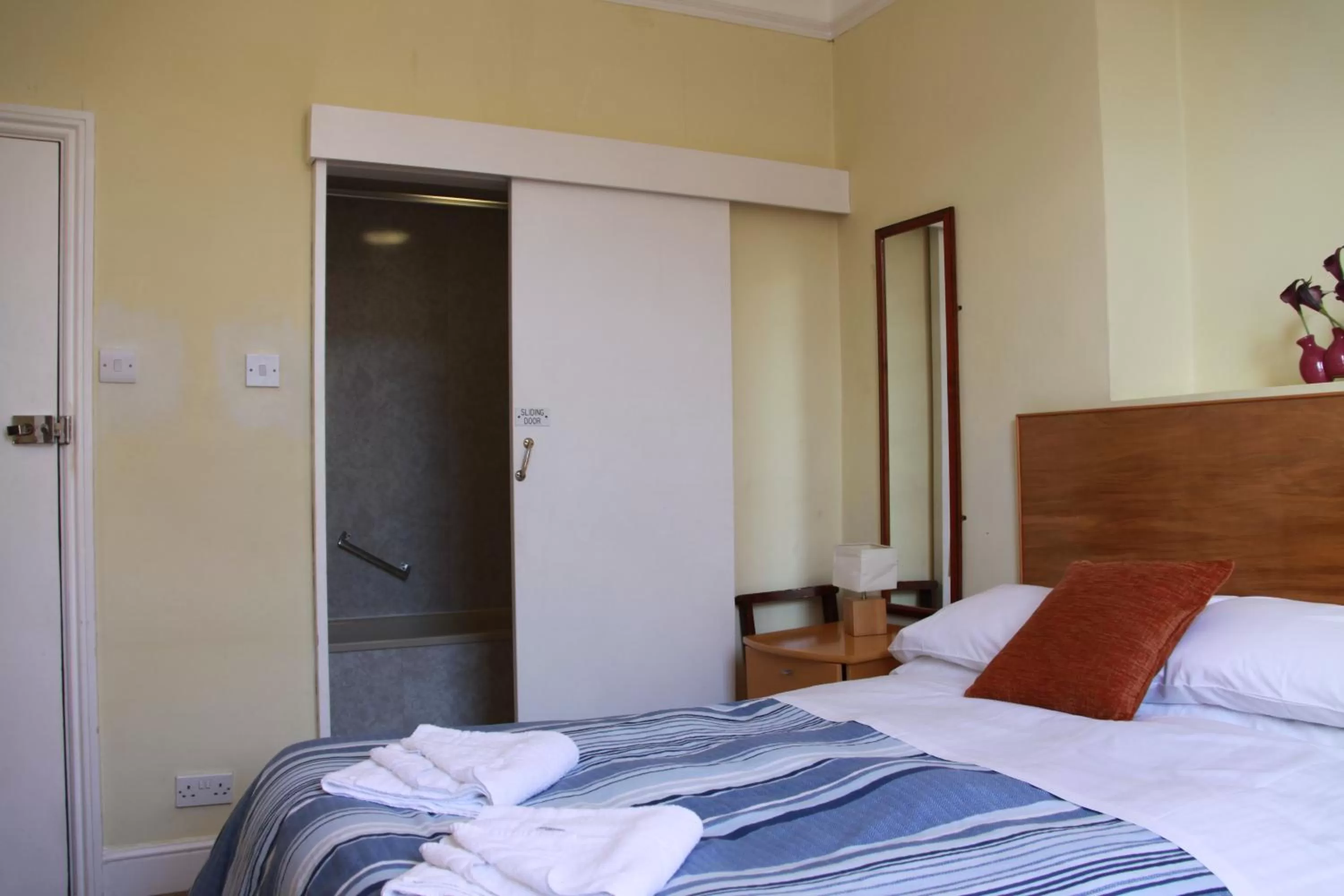 Twin Room with Private Bathroom in Ambassador Hotel