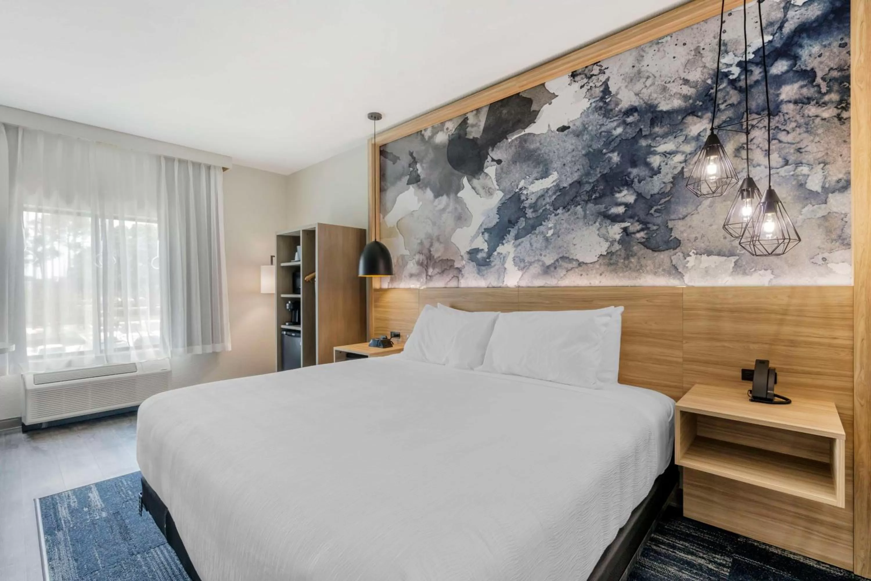 King Room with Bath Tub - Mobility Accessible in Best Western Plus Winter Haven Inn & Suites