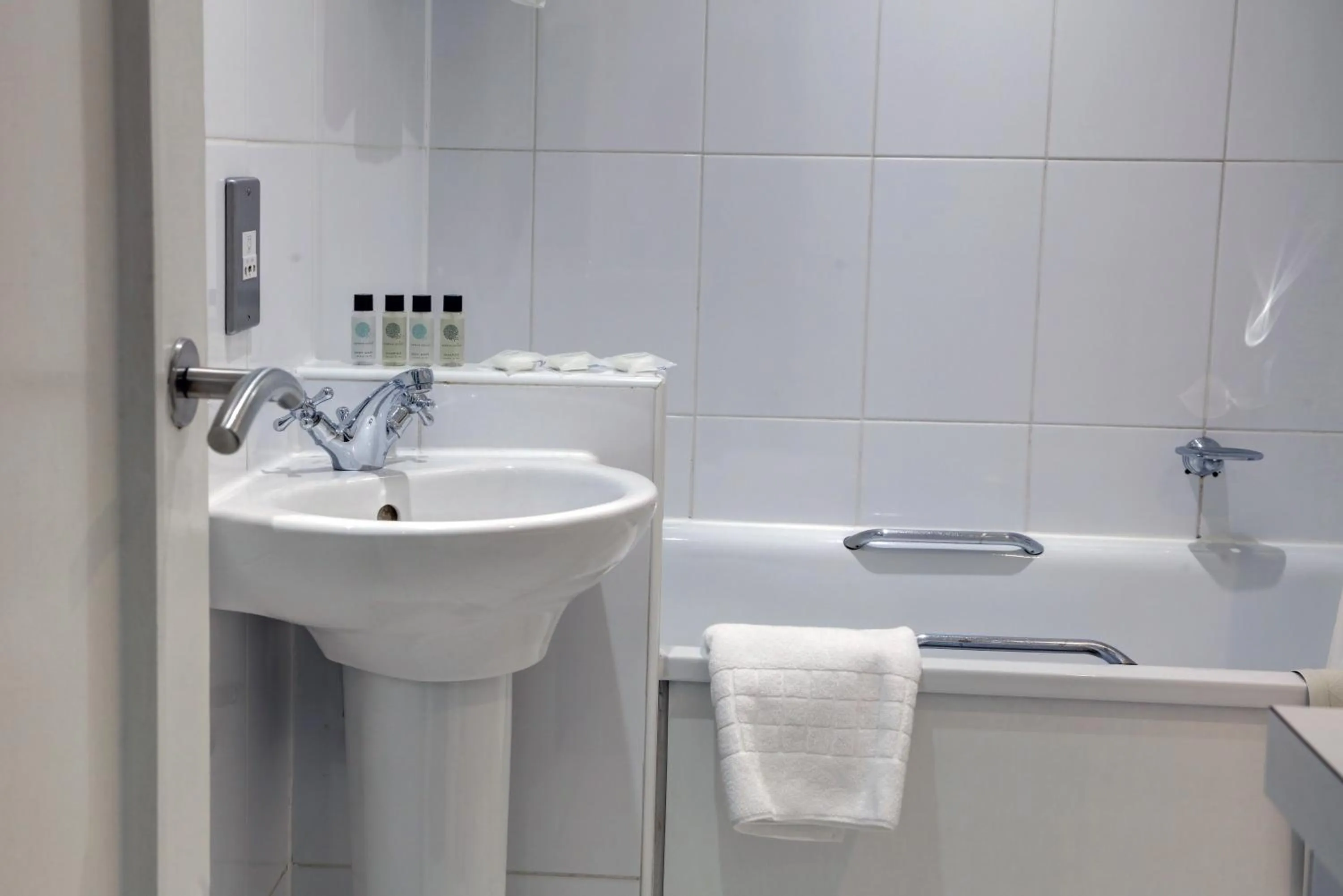 Economy Double Room in Corus Hyde Park Hotel