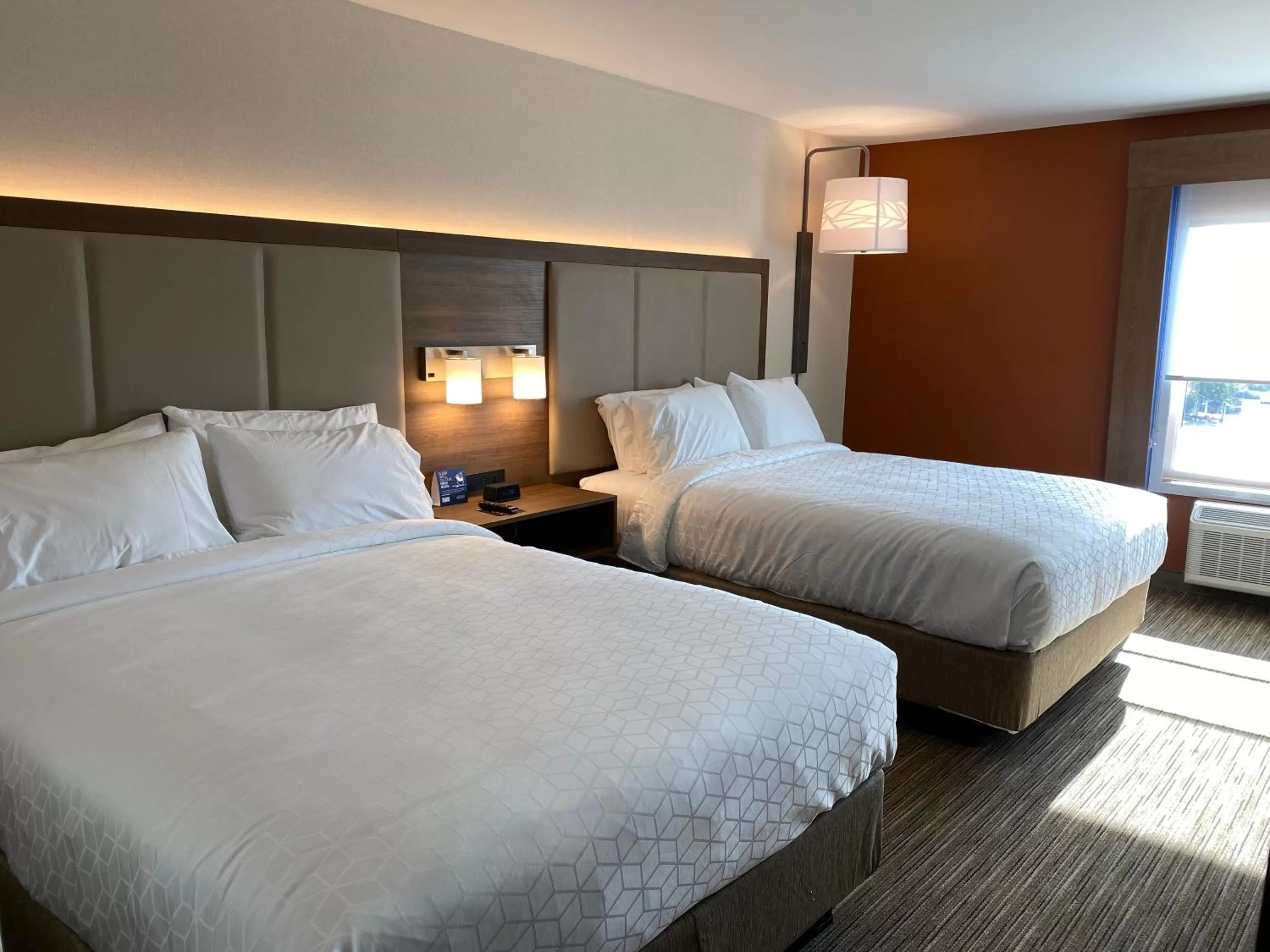 Standard Queen Room with Two Queen Beds in Holiday Inn Express & Suites Chatsworth by IHG