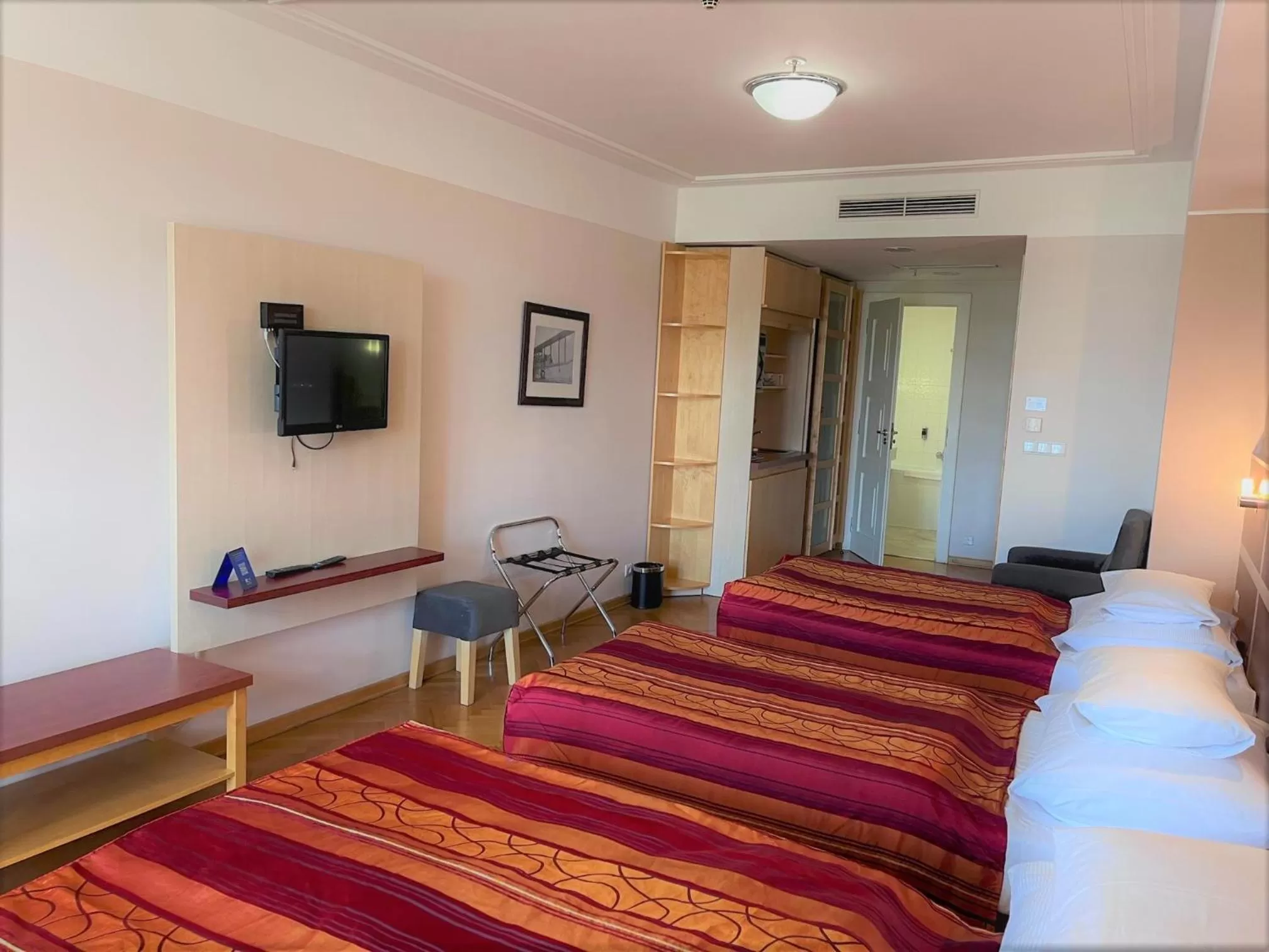 Quadruple Room with Garden View in EA Hotel Julis