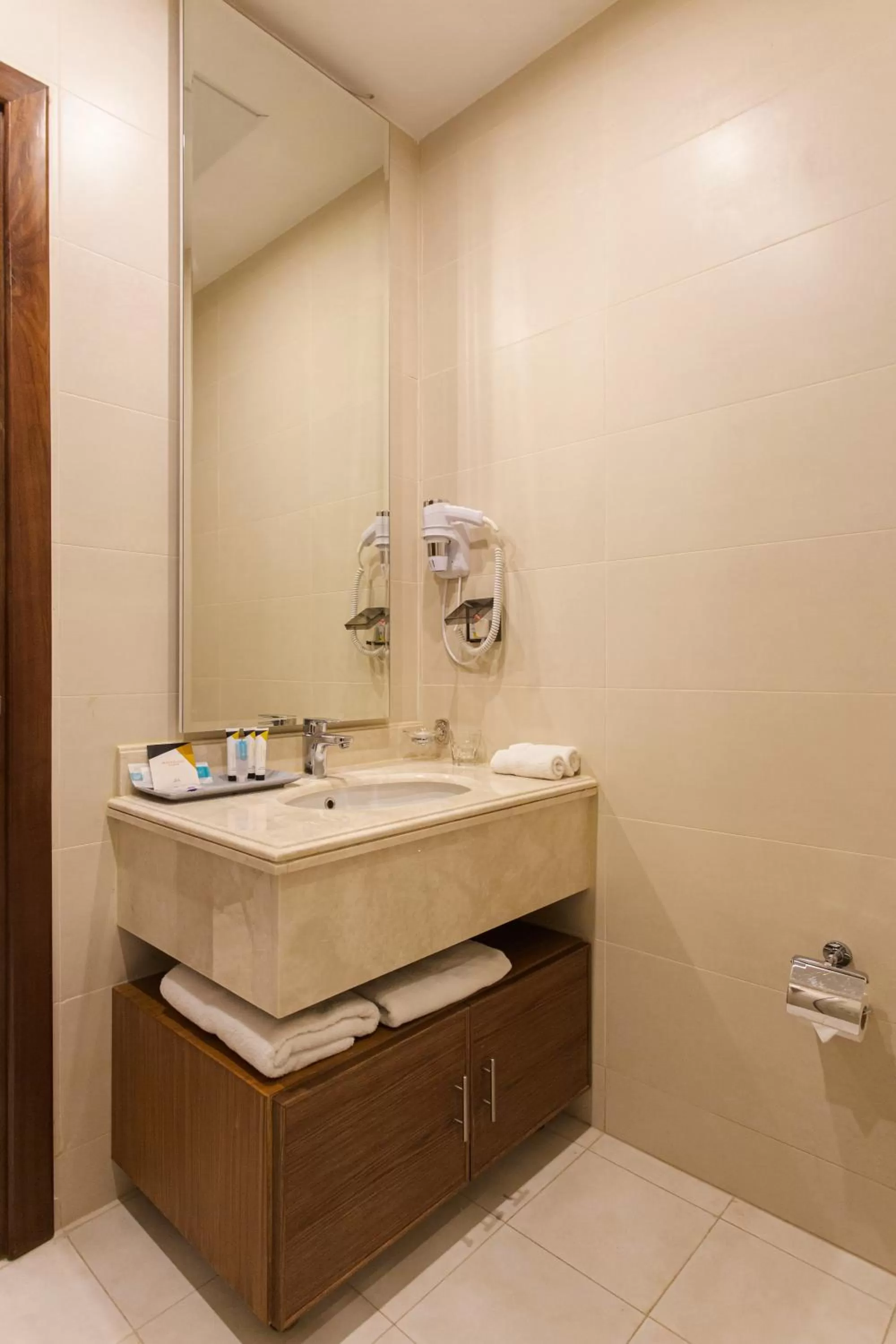 Deluxe Twin Room in Sarwat Park Hotel Riyadh-Diplomatic Quarter فندق سروات بارك الرياض-حي السفارات