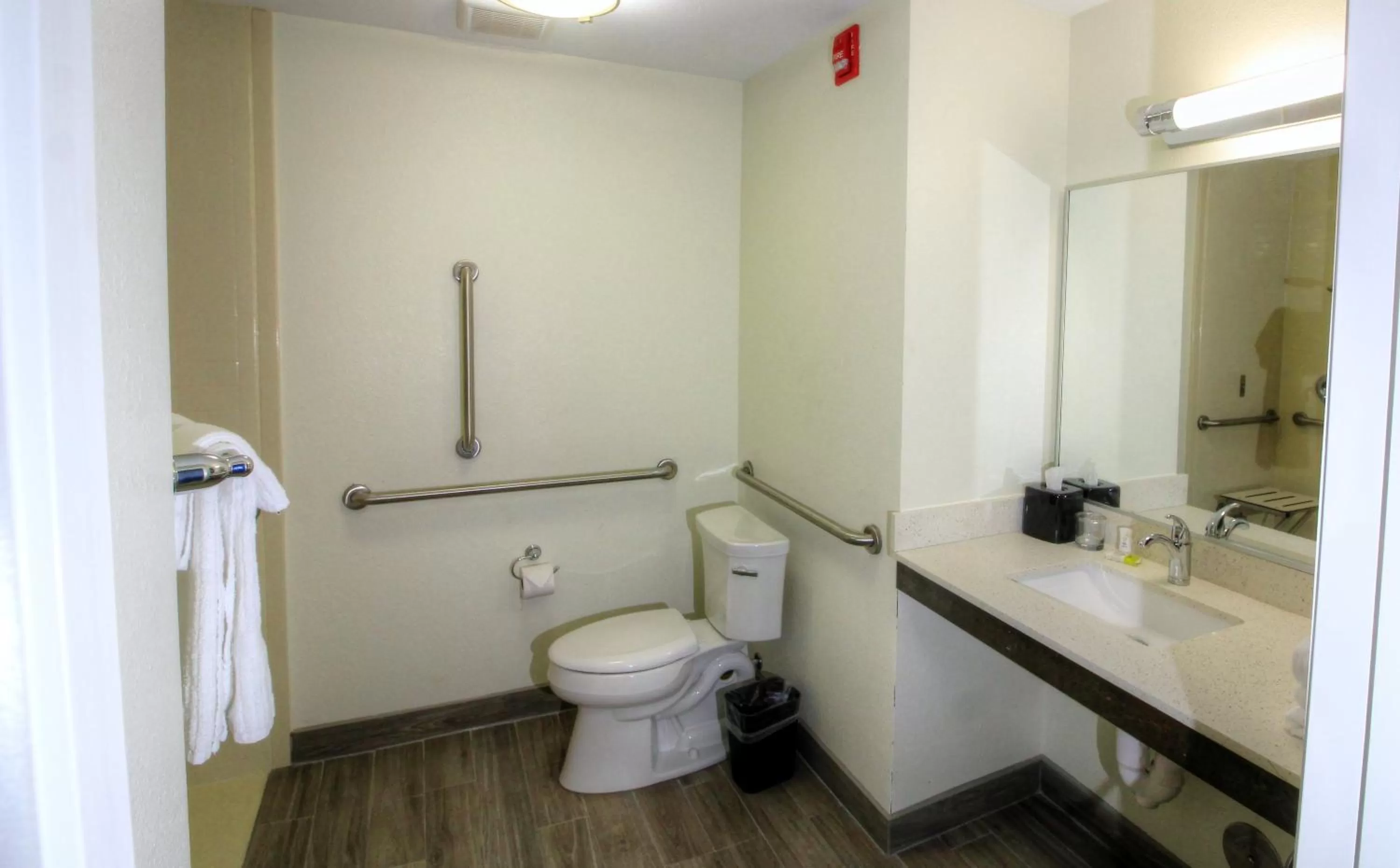 Queen Studio Suite with Hearing Accessible Roll in Shower - Non-Smoking in Candlewood Suites - Memphis East by IHG