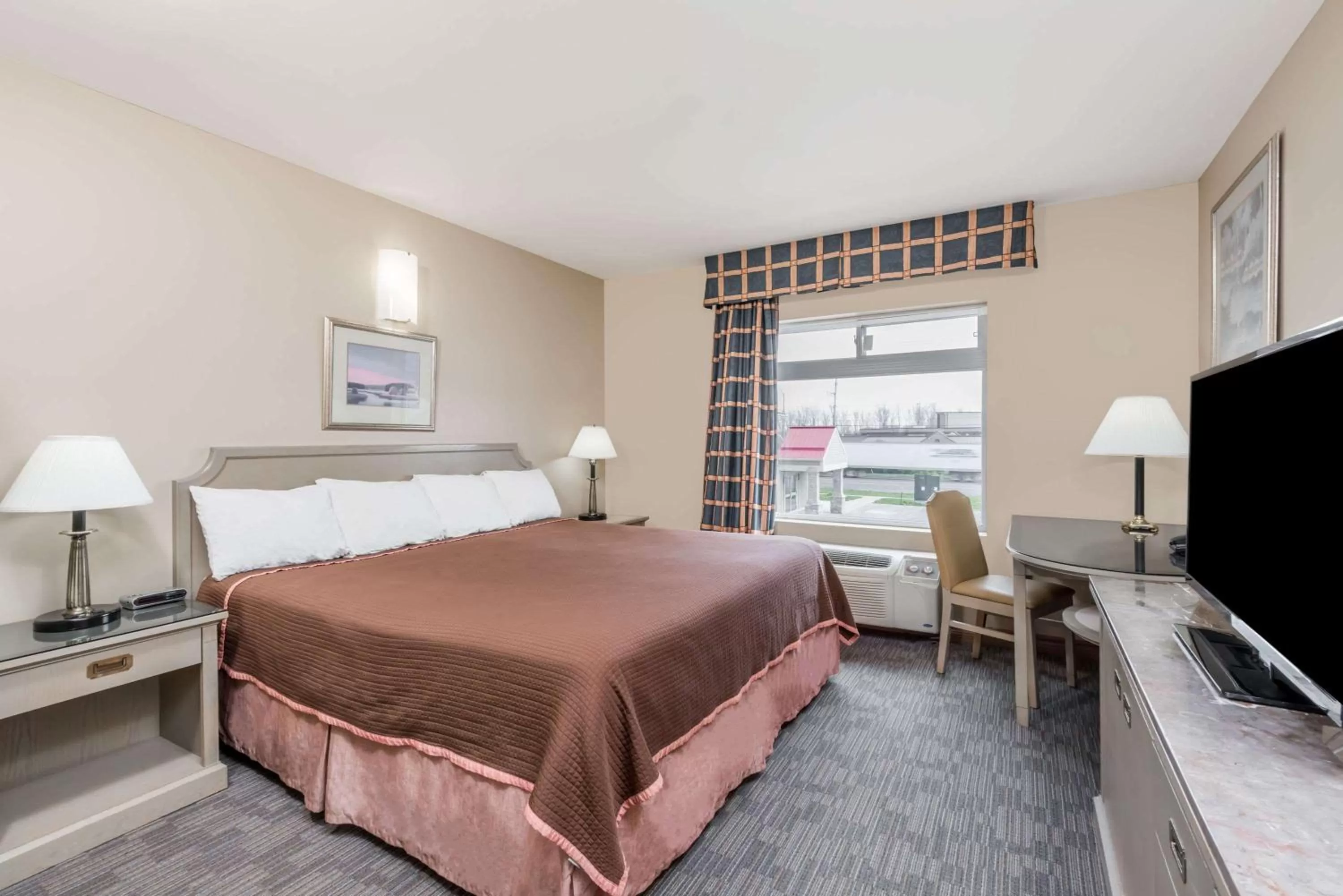 King Room - Disability Access - Non-Smoking in London Travel Inn