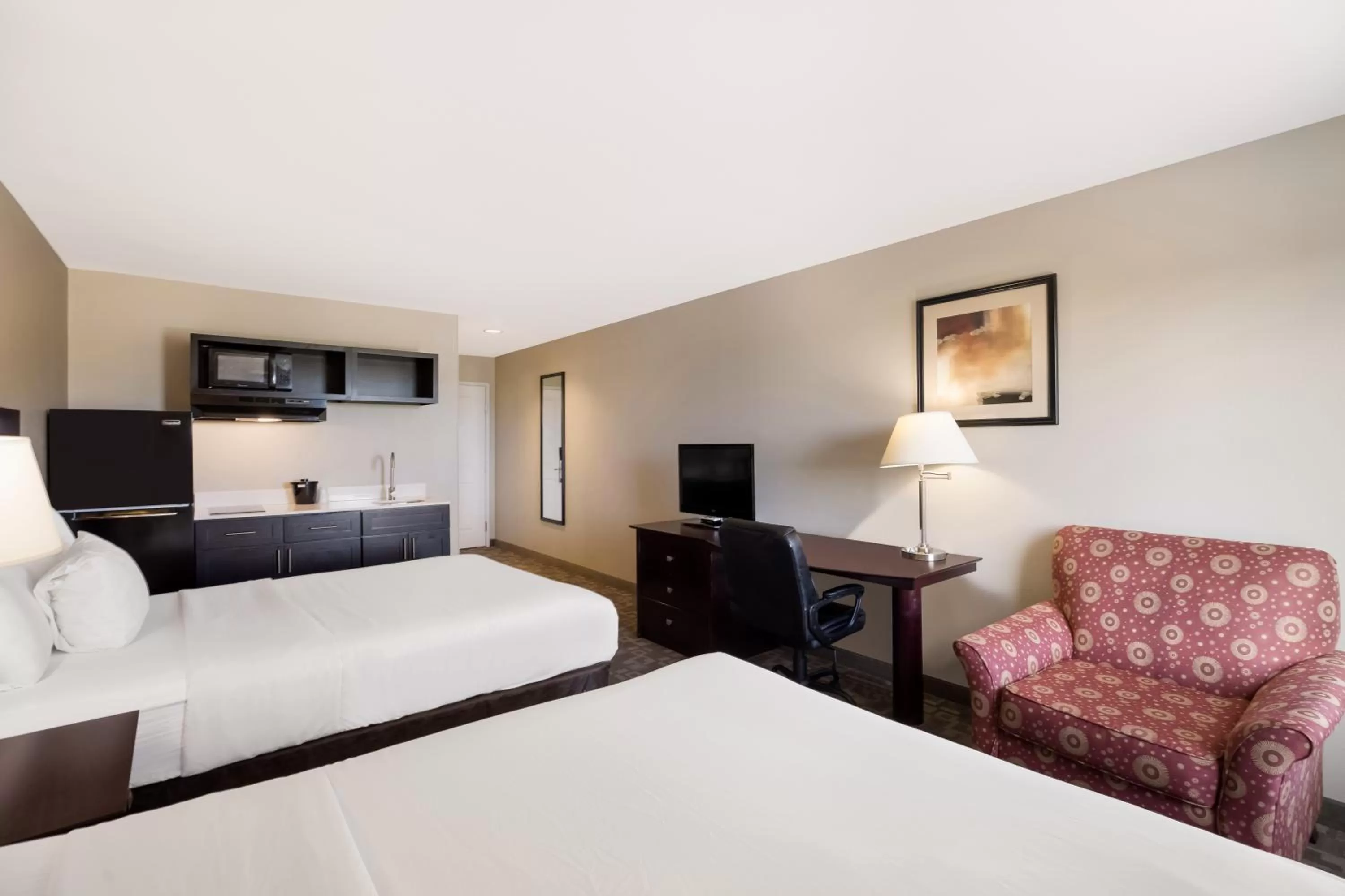 2 Queen Beds, Nonsmoking, Kitchenette in Suburban Studios Berwick - Morgan City