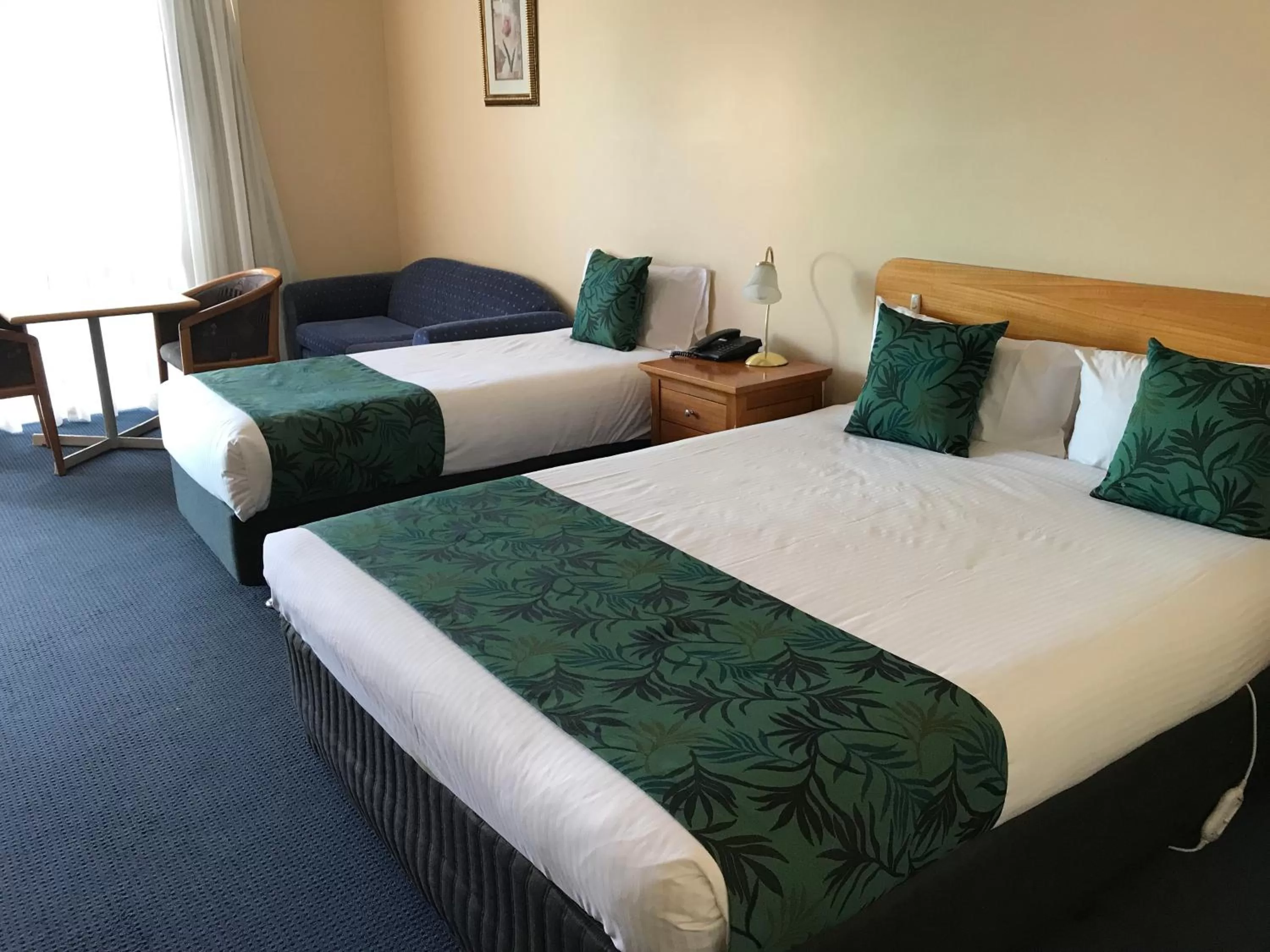 Standard Twin Room in Cascades Motor Inn