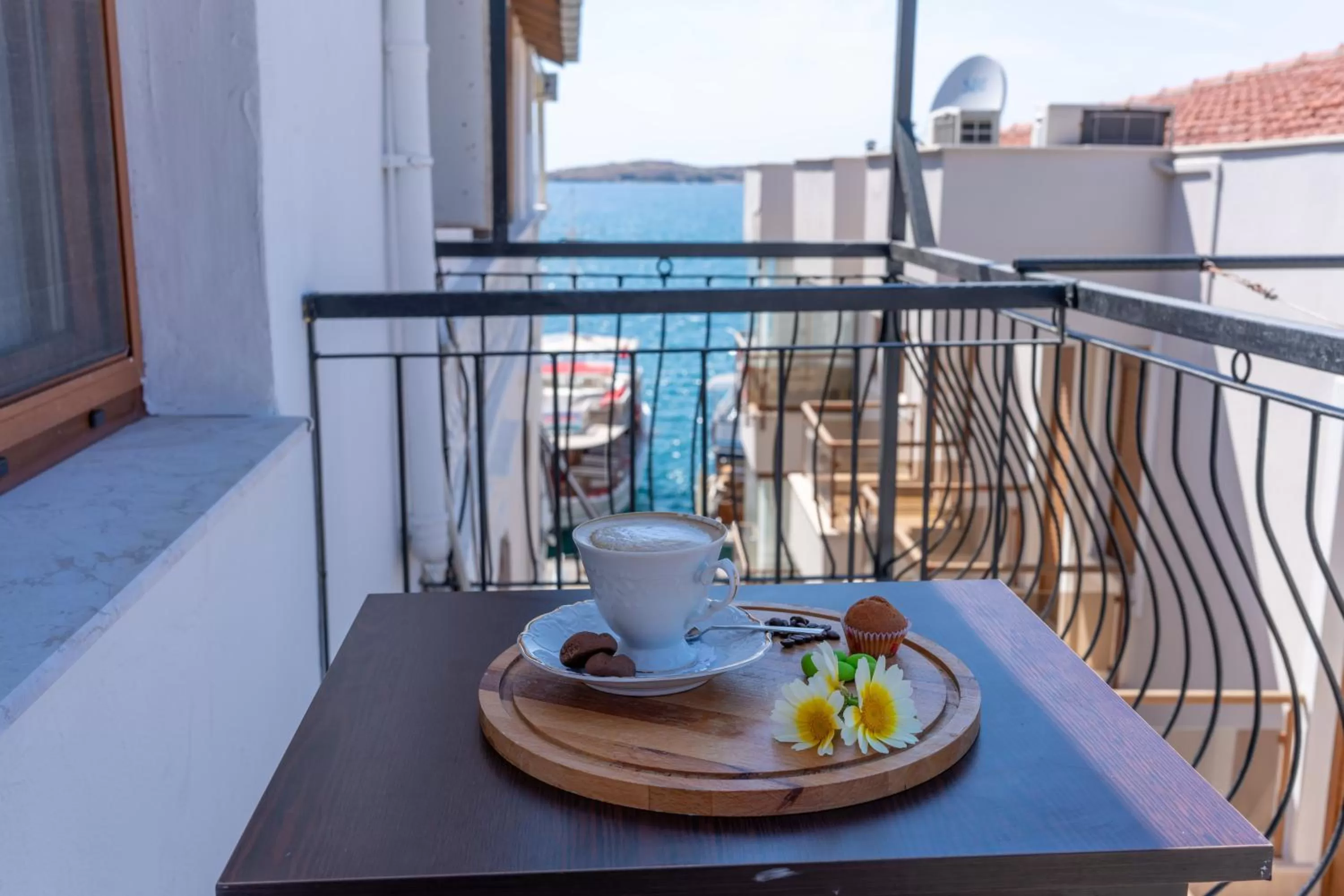 Family Room with Street View in Hotel Karacam