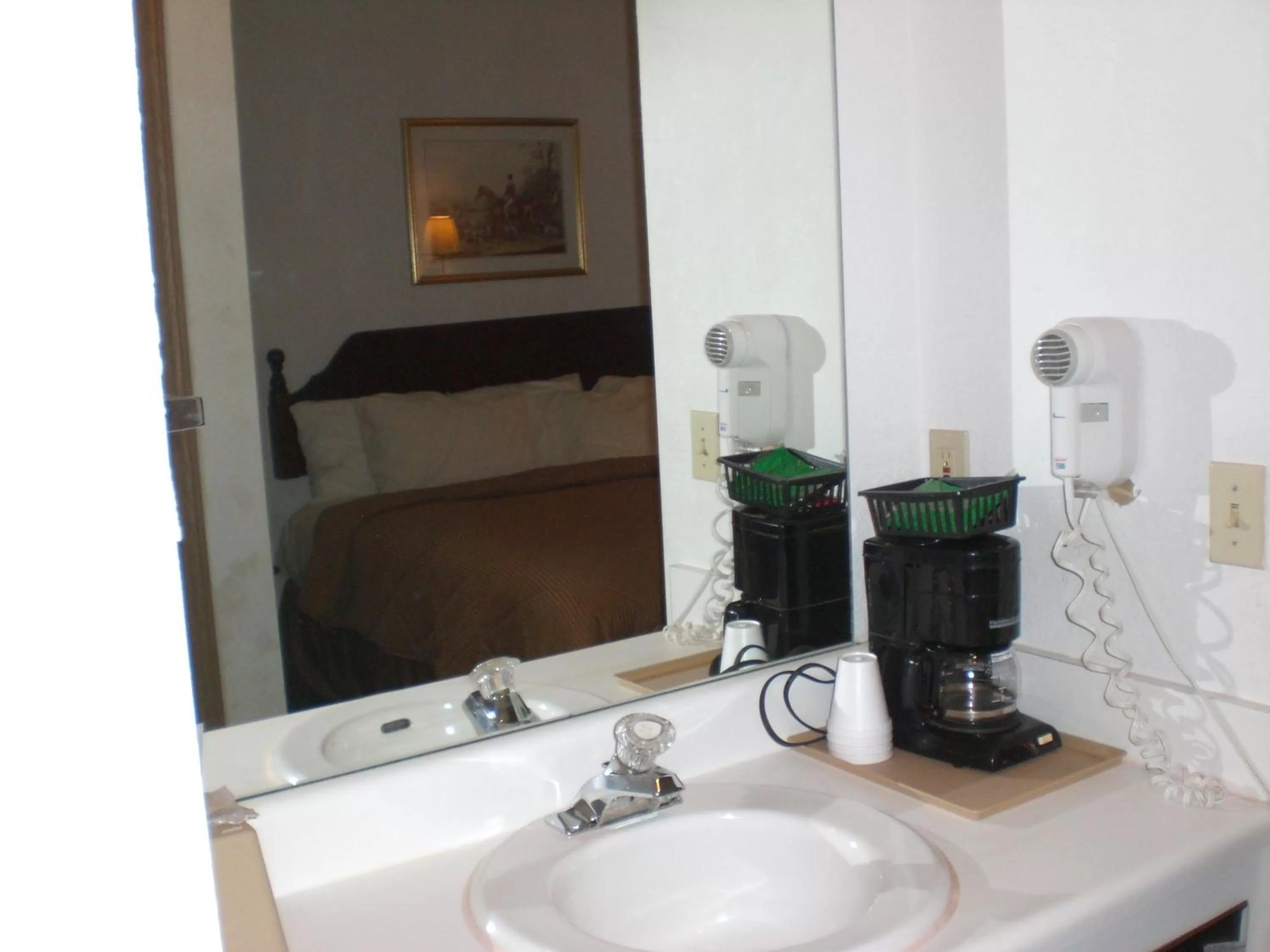 Deluxe Queen Room - Disability Access/Non-Smoking in Days Inn by Wyndham Butler