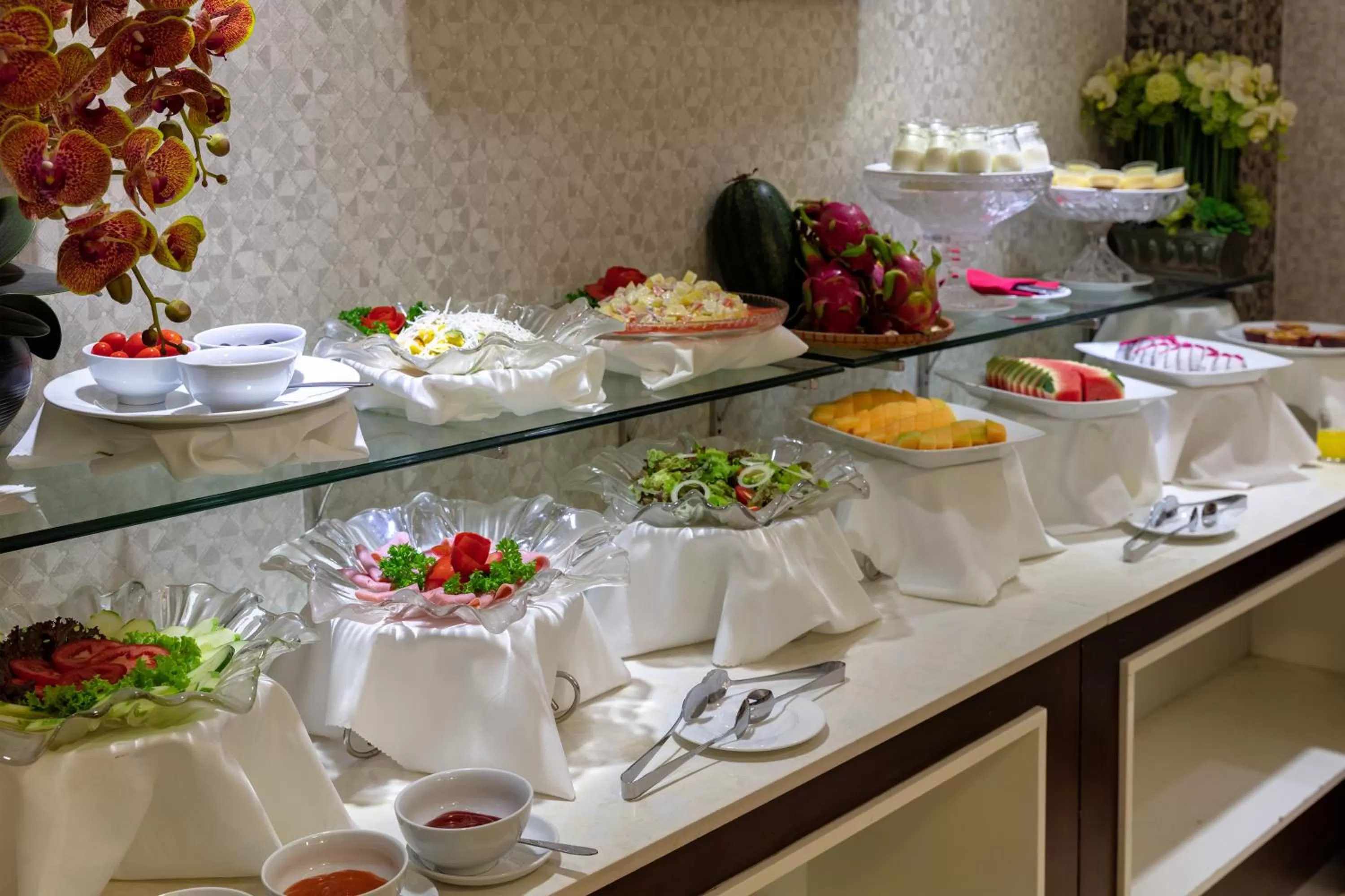 Buffet breakfast in Skylark Hotel & Spa Ha Noi