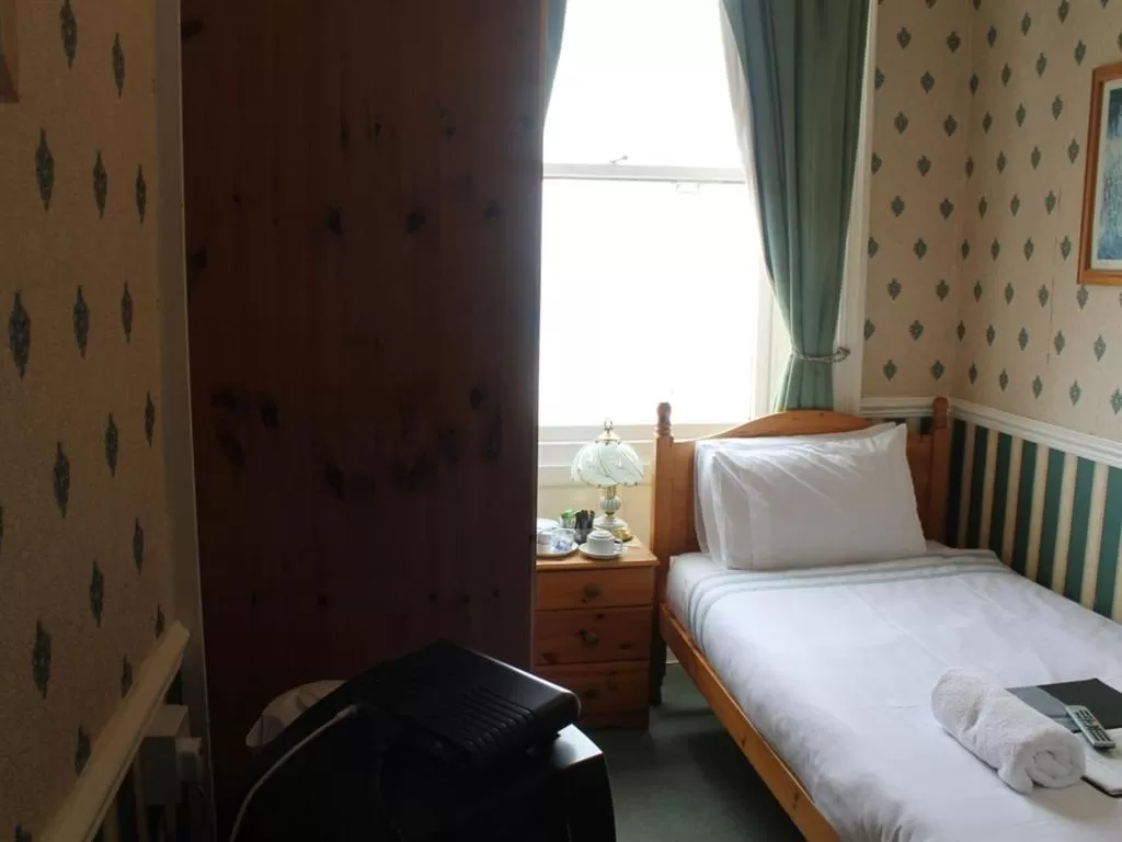 Bedroom, Bed in A MAIDEN REST