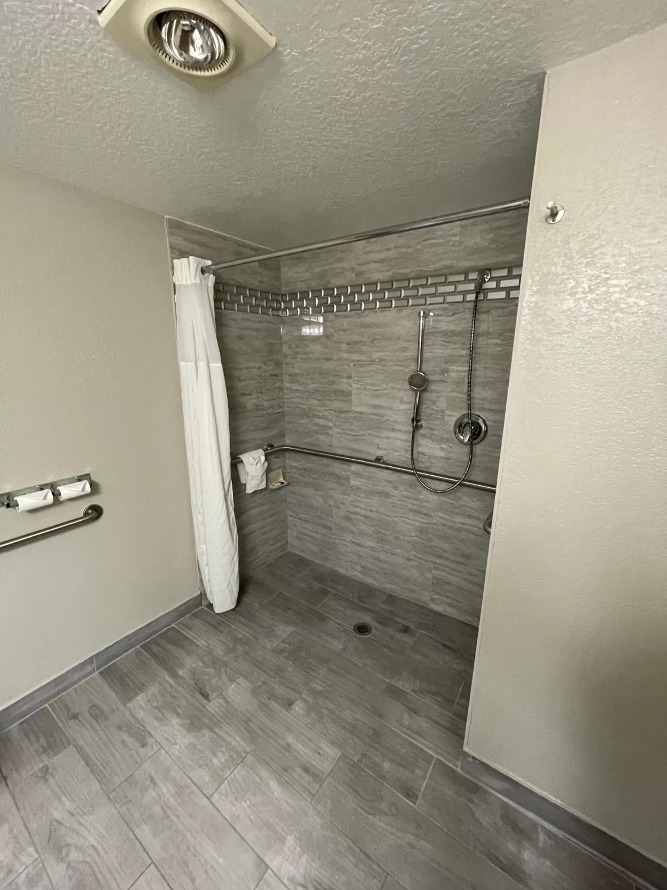 Double Room with Two Double Beds - Mobility Access/Non-Smoking in Days Inn by Wyndham Alpena