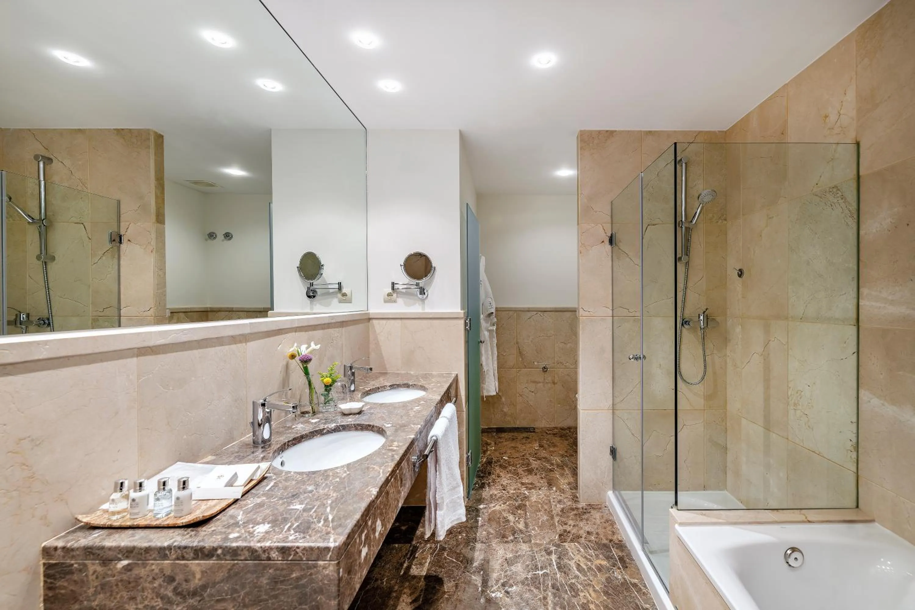 Junior Suite with Garden in CoolRooms Palacio de Luces