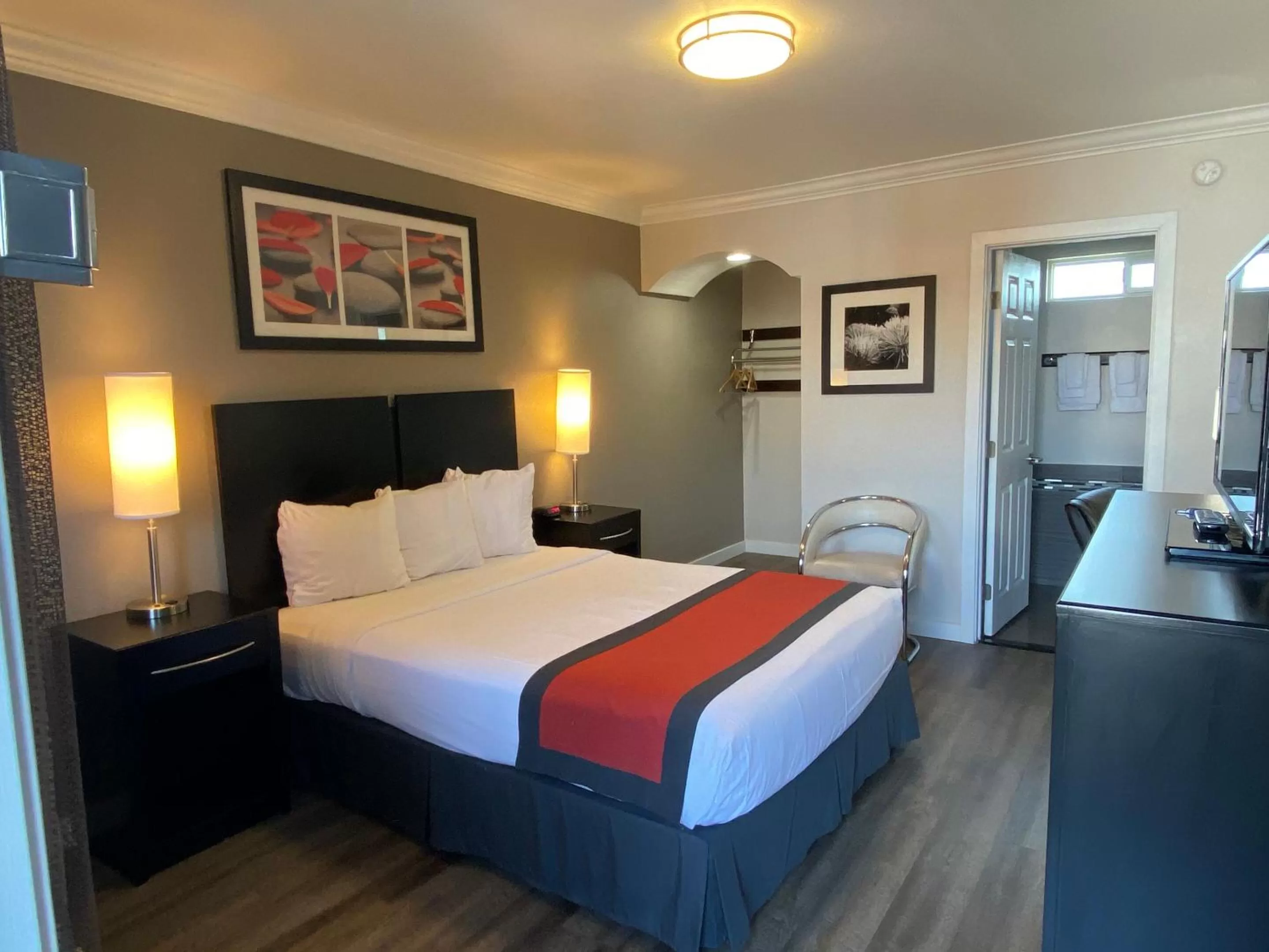 Queen Room - single occupancy - Disability Access in The Lexmar - Dodger Stadium Hollywood