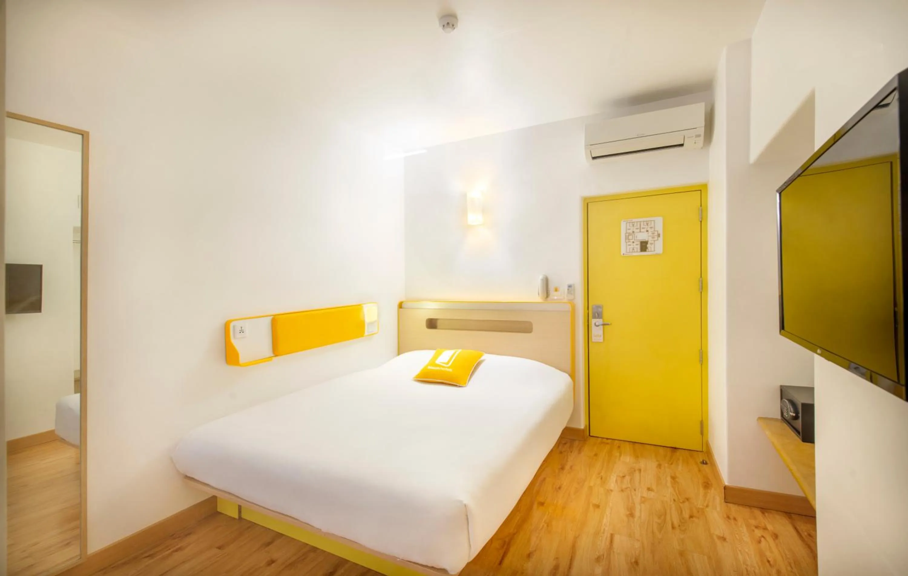 Bed in bloomrooms @ Janpath