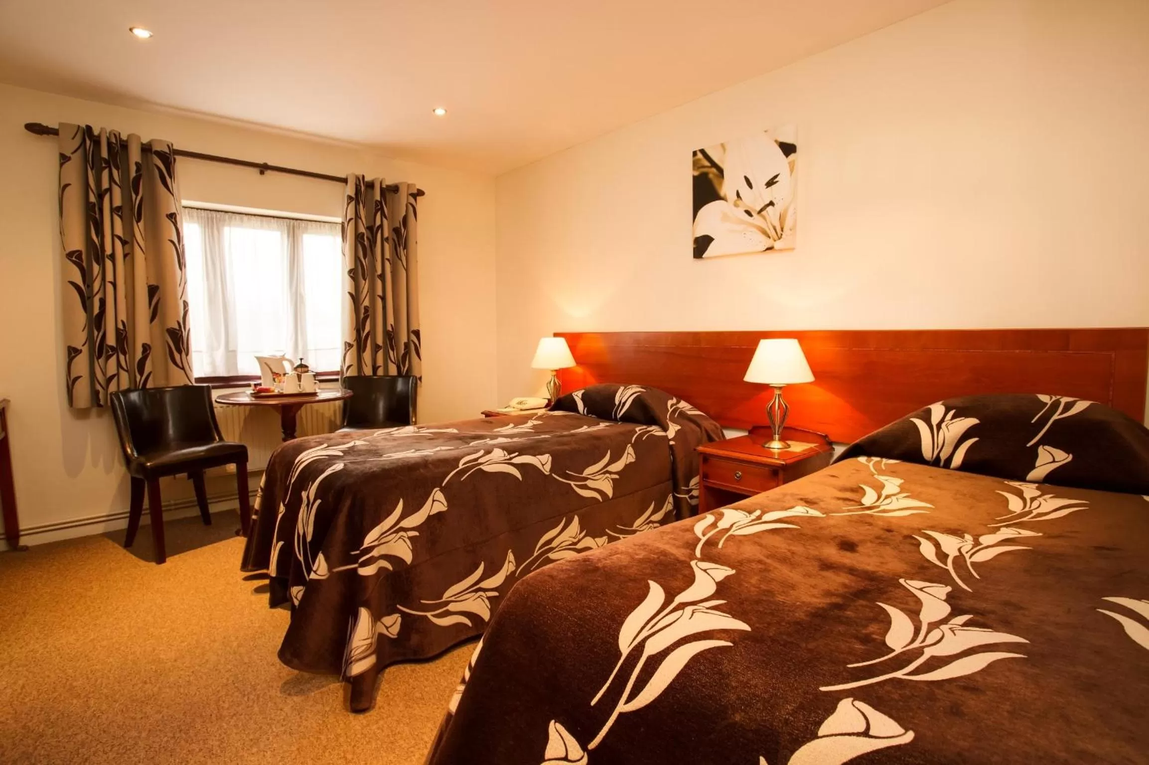 Standard Twin Room in Best Western PLUS Grim's Dyke Hotel