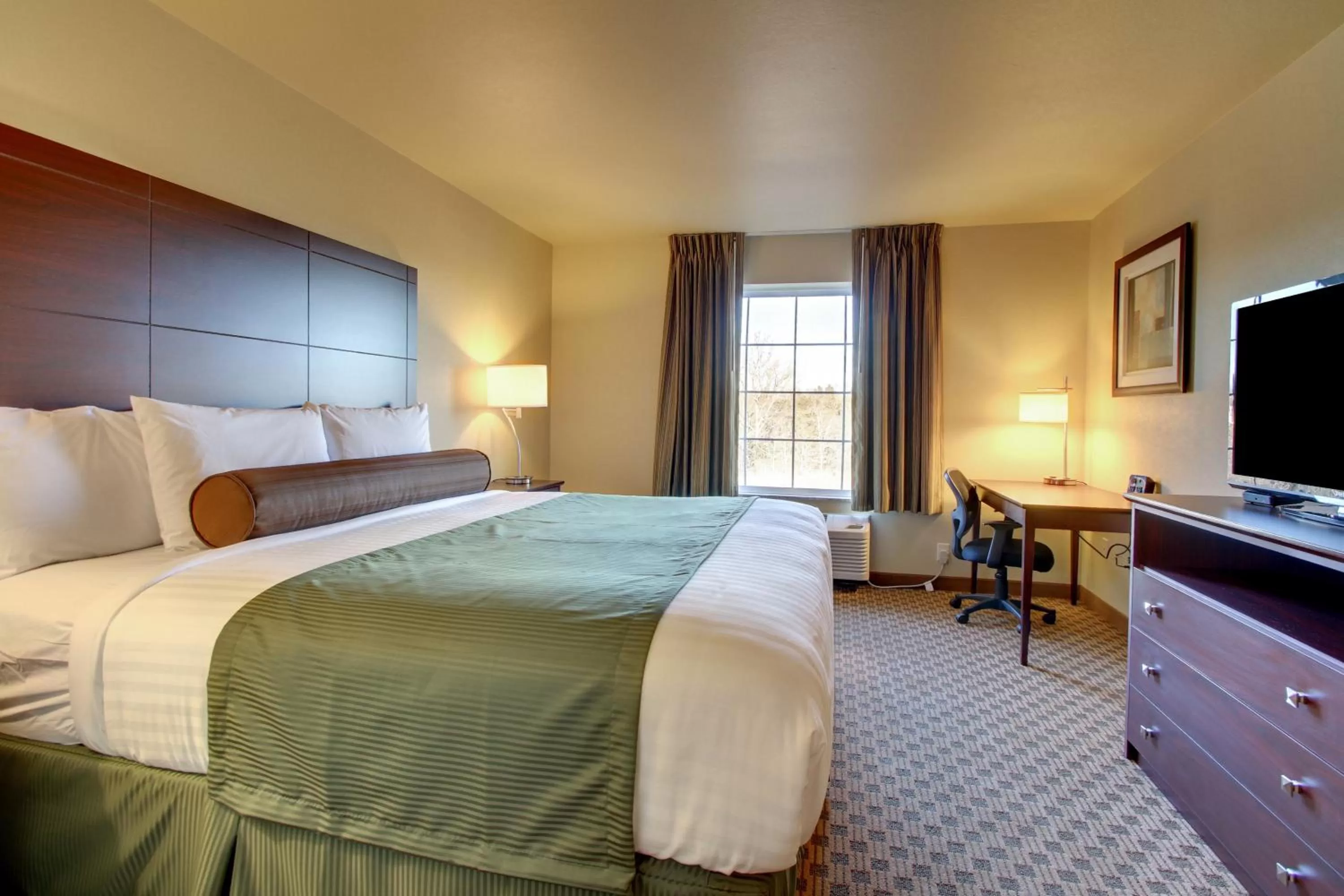 Deluxe King Room in Cobblestone Hotel & Suites - Charlestown