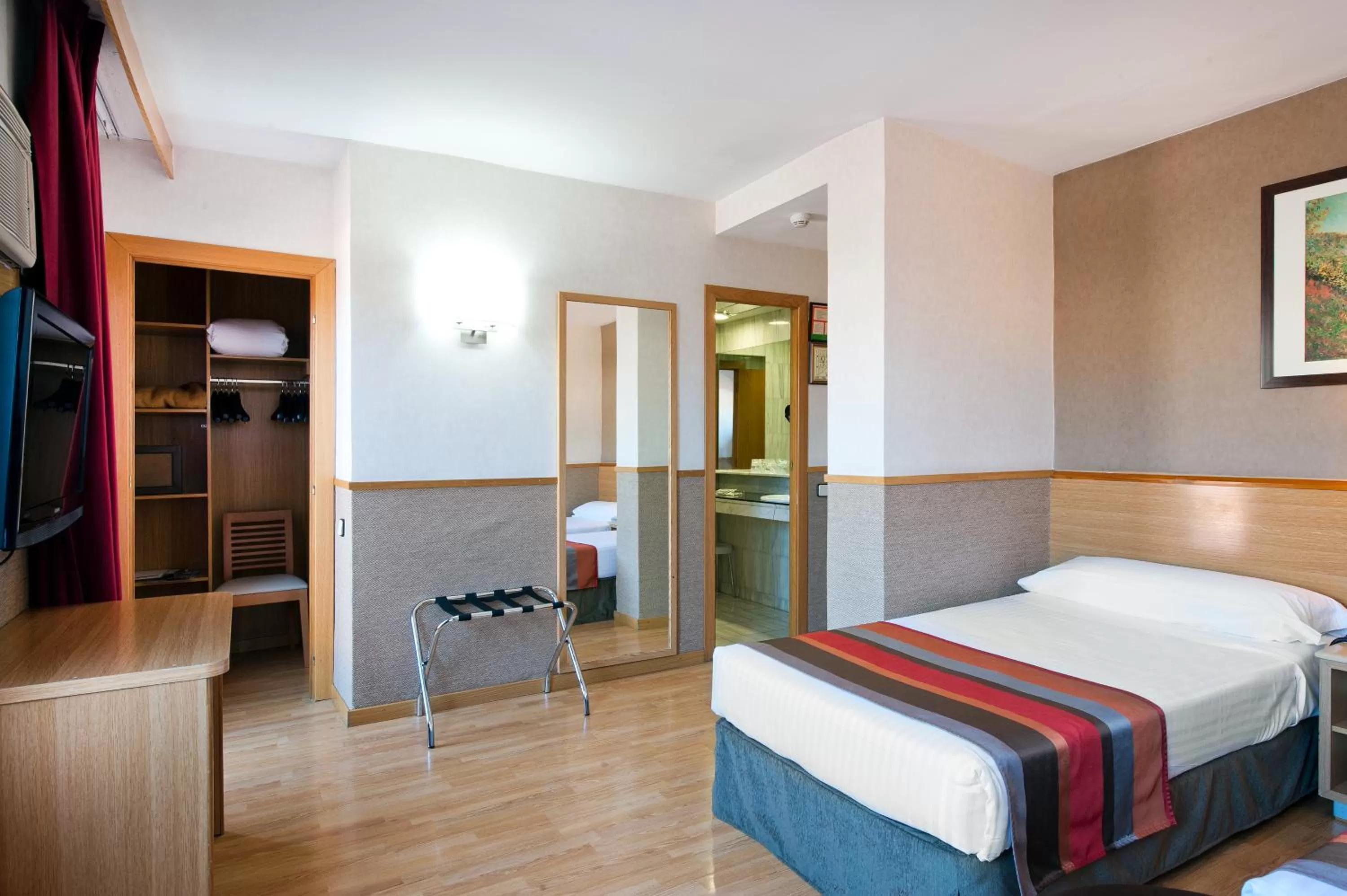 Double or Twin Room with Terrace in Catalonia Park Güell