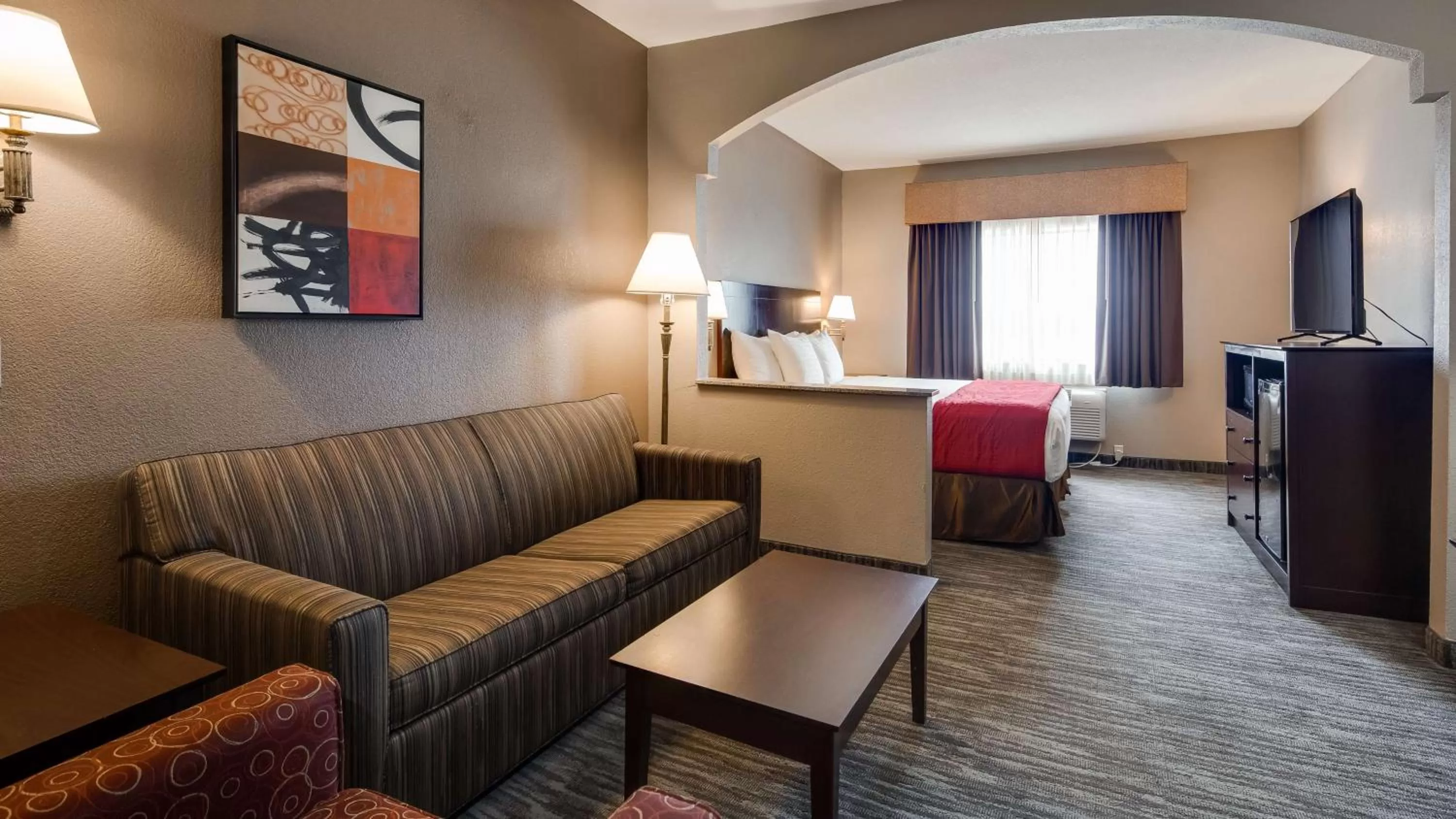 King Suite with Bathtub - Disability Access/Non-Smoking in Best Western Dayton Inn & Suites
