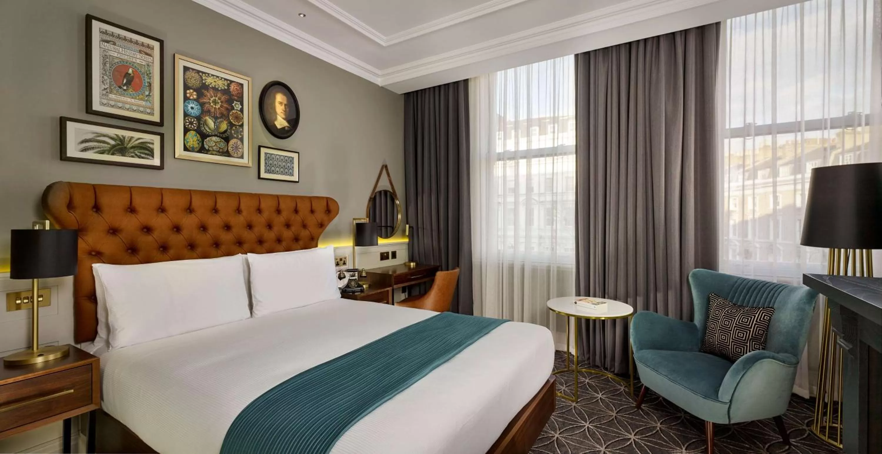 Luxury Queen Room in 100 Queen's Gate Hotel London Kensington, Curio Collection by Hilton