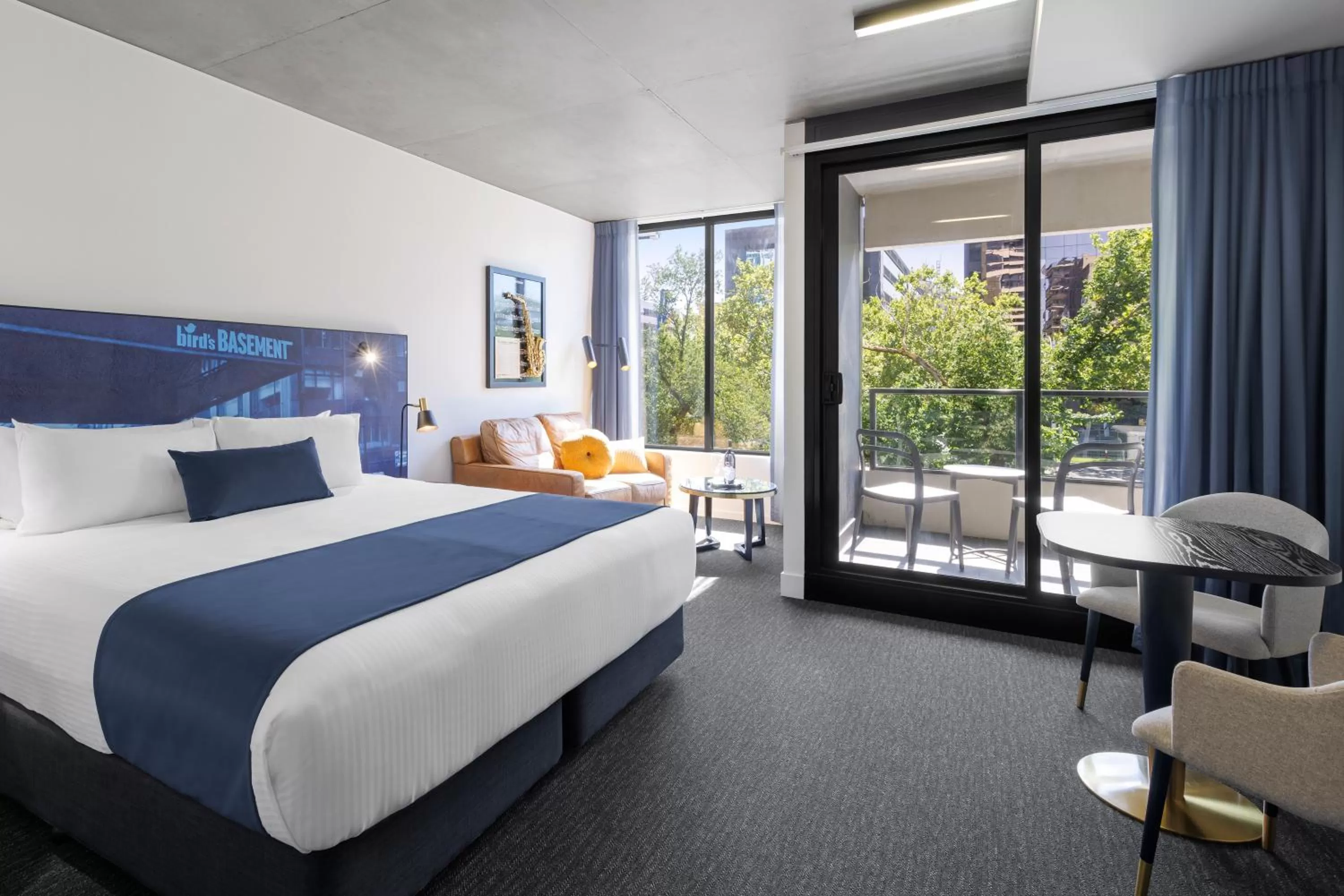 Superior Studio King with Balcony, Views in Oaks Melbourne St Kilda Road Hotel