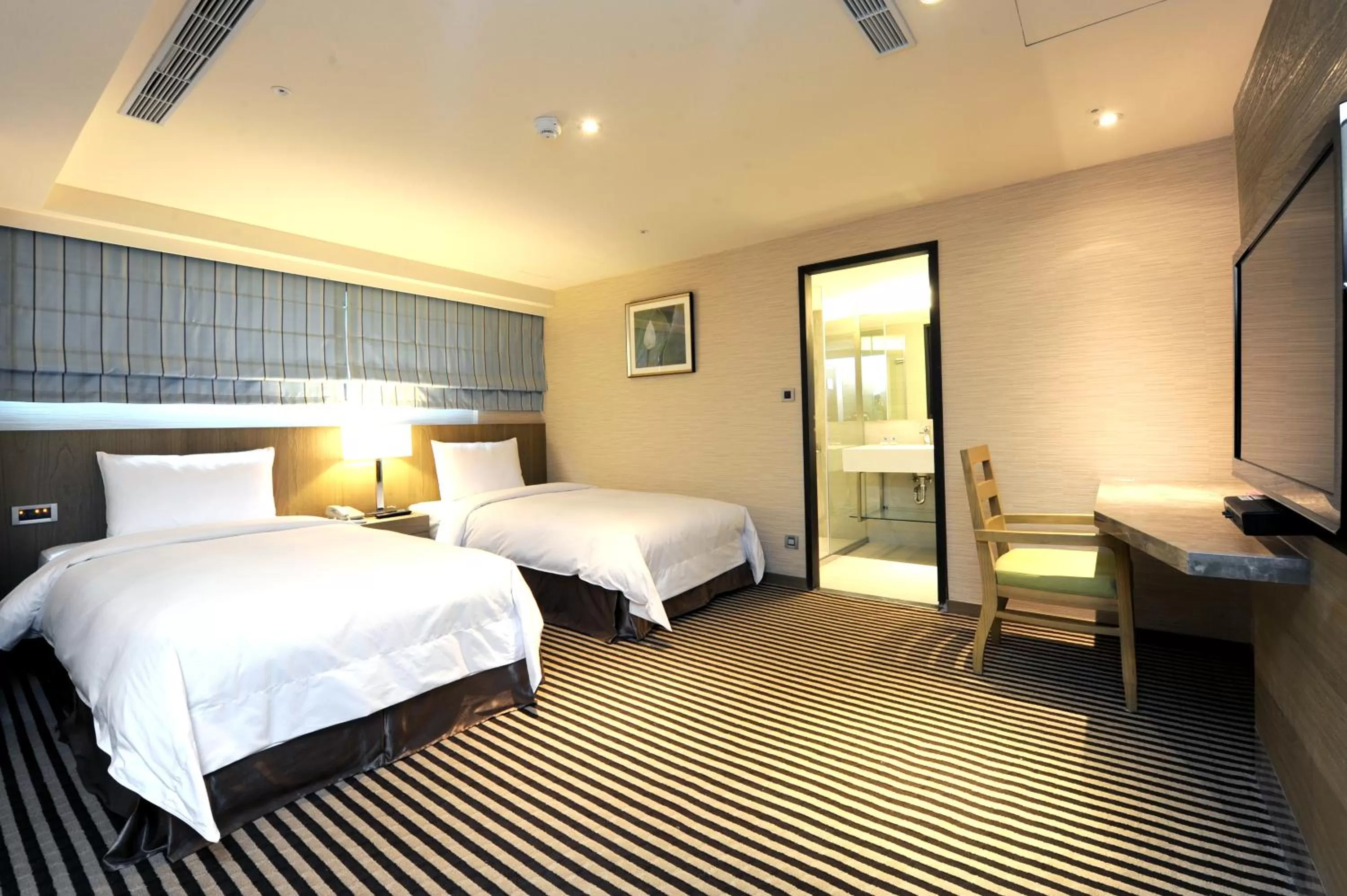 Business Twin Room in International Citizen Hotel