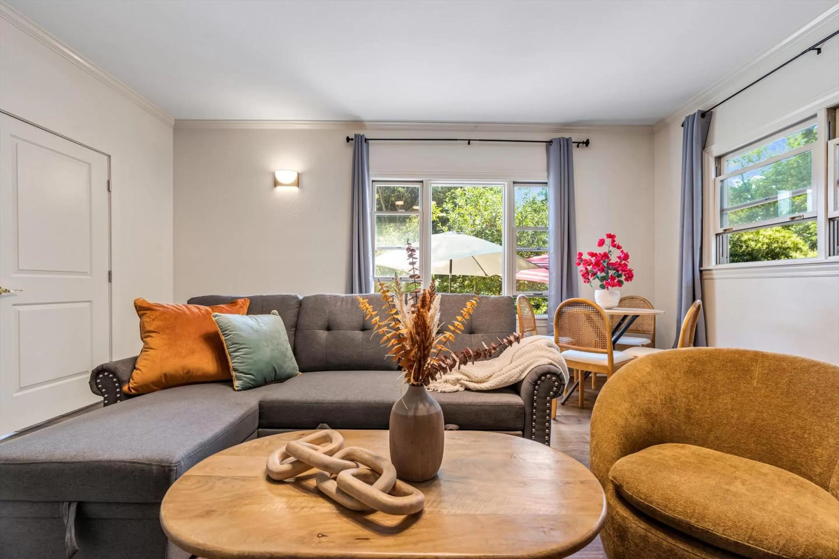 One-Bedroom Suite in Cinnamon Bear Creekside Inn