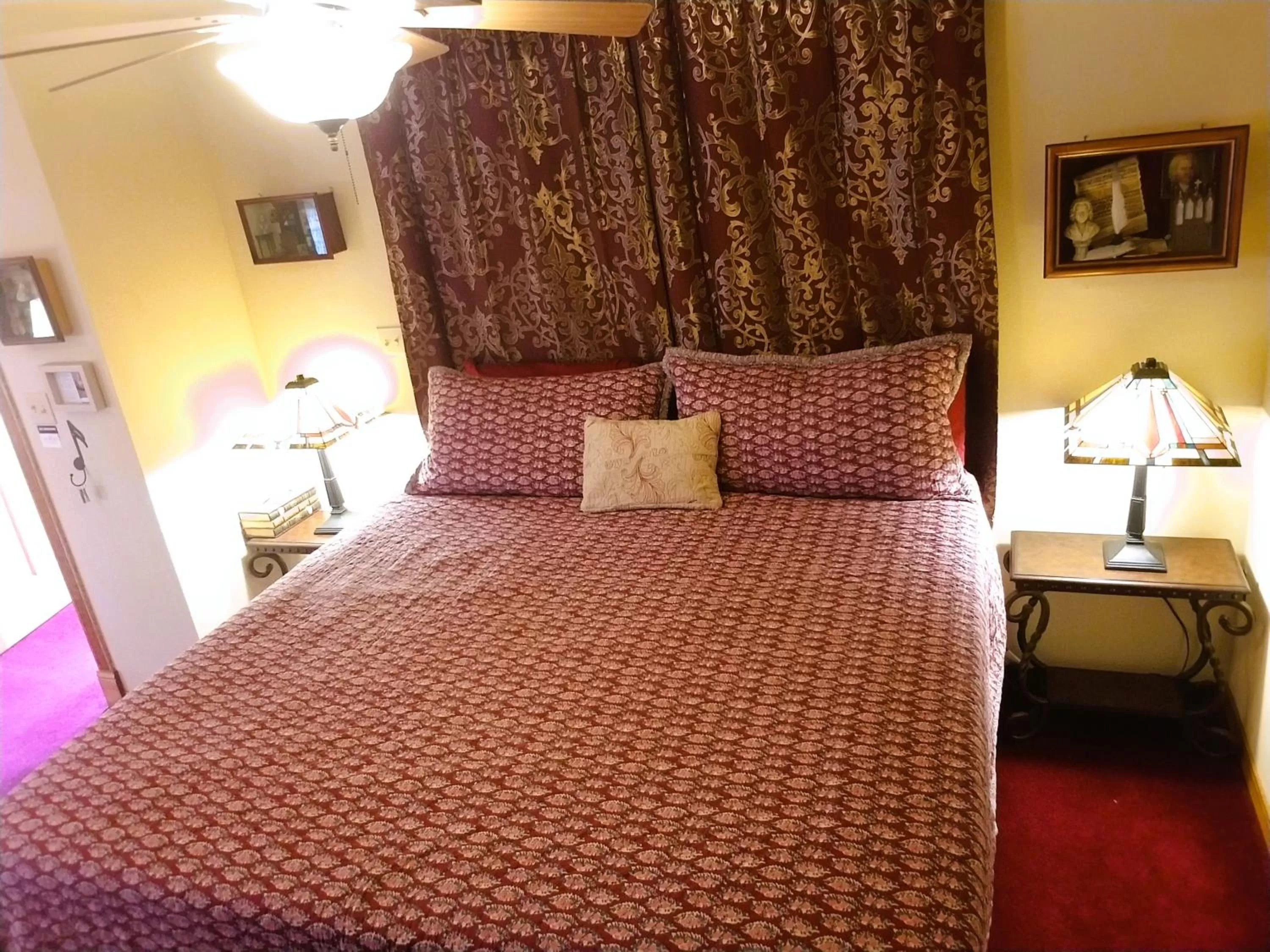 Deluxe Family Room in All Seasons Inn