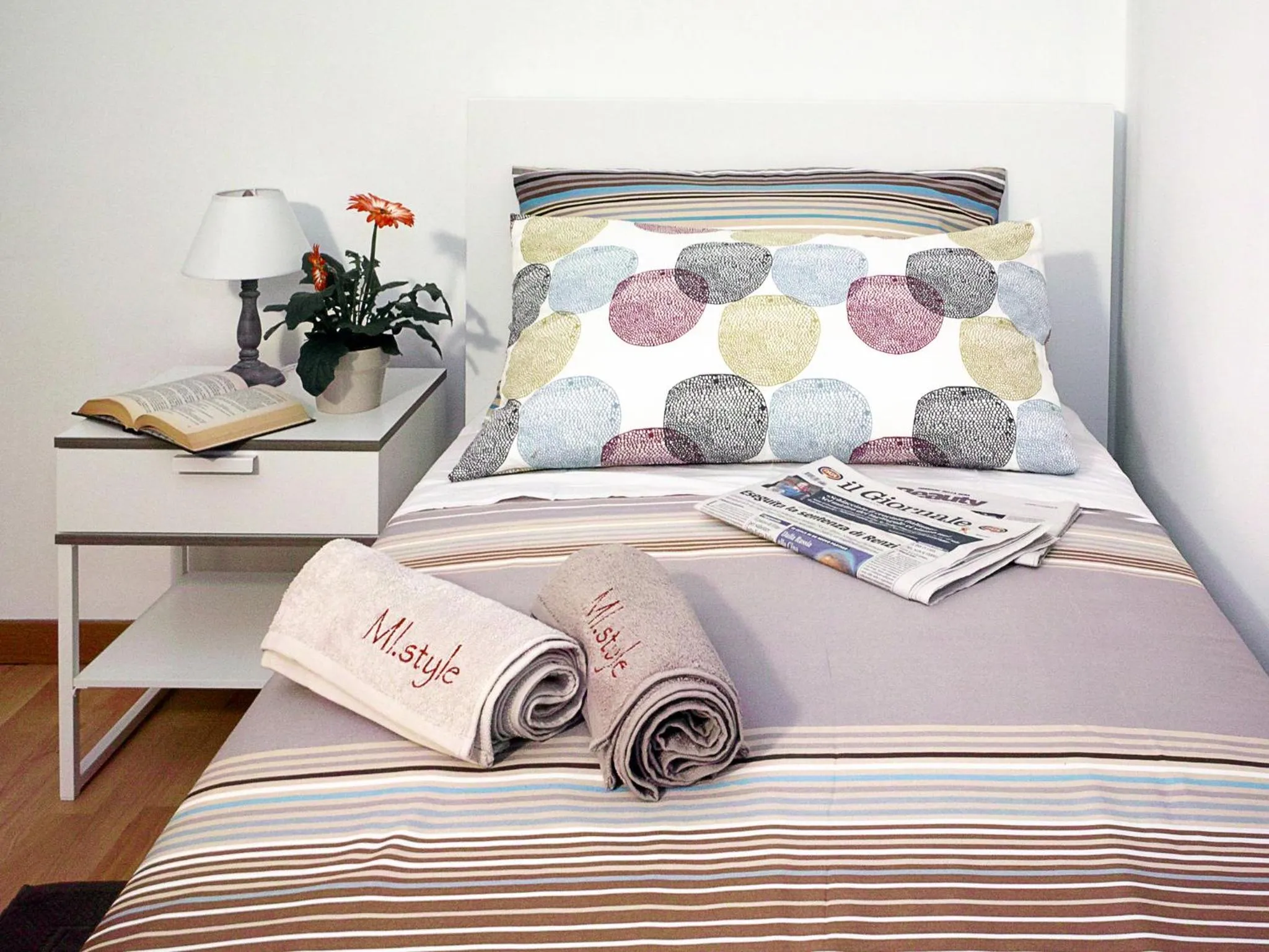 Single Room with Private Bathroom in MI. Style