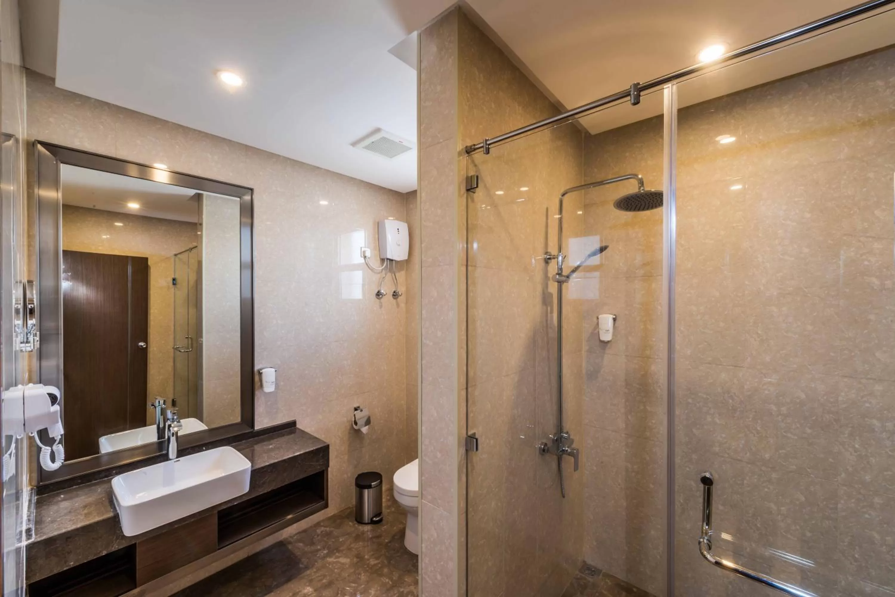 Deluxe Twin Room in Aber Al Yasmin