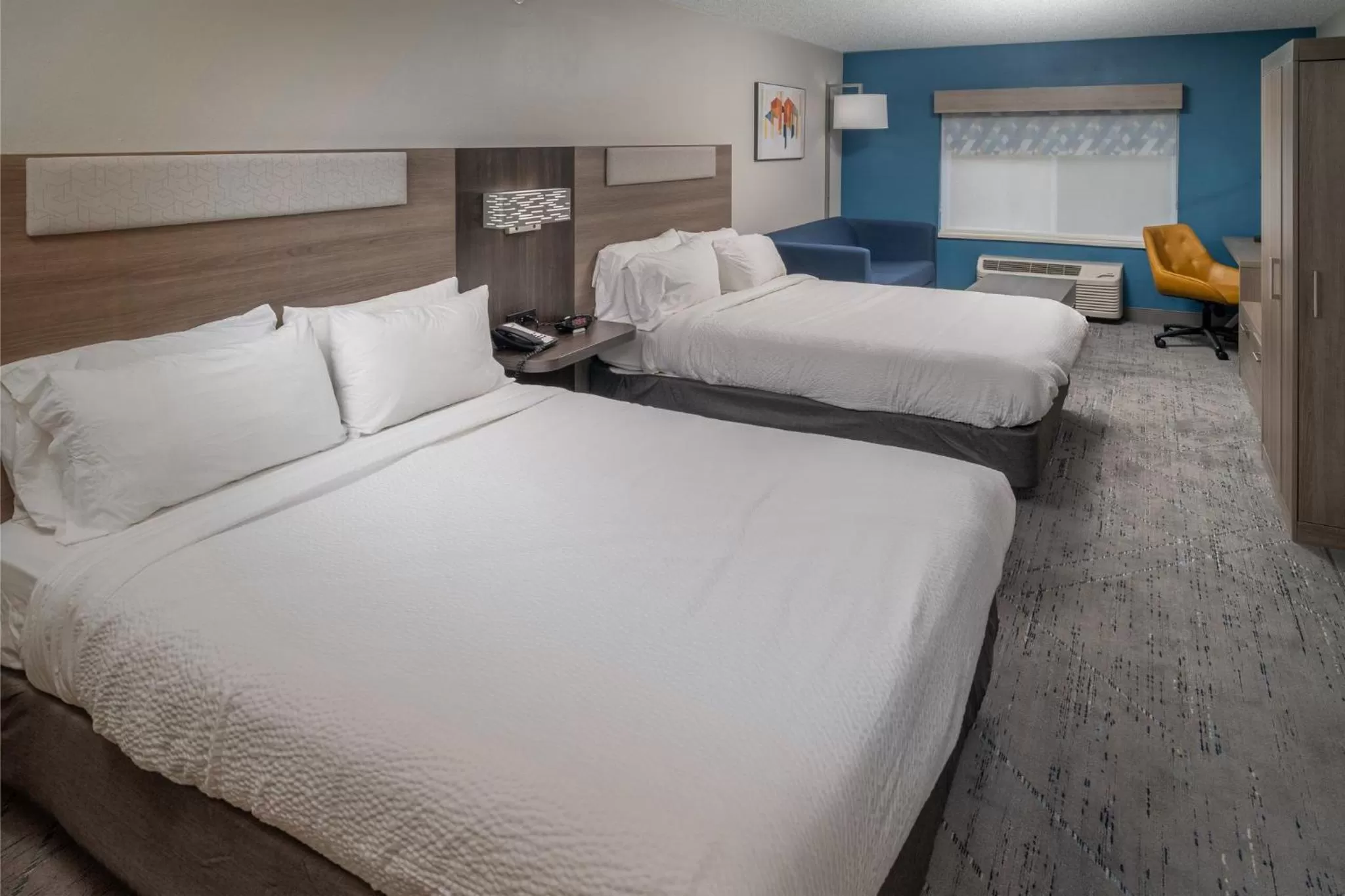 Queen Suite with Two Queen Beds - Communications Accessible in Holiday Inn Express - Charleston/Kanawha City by IHG