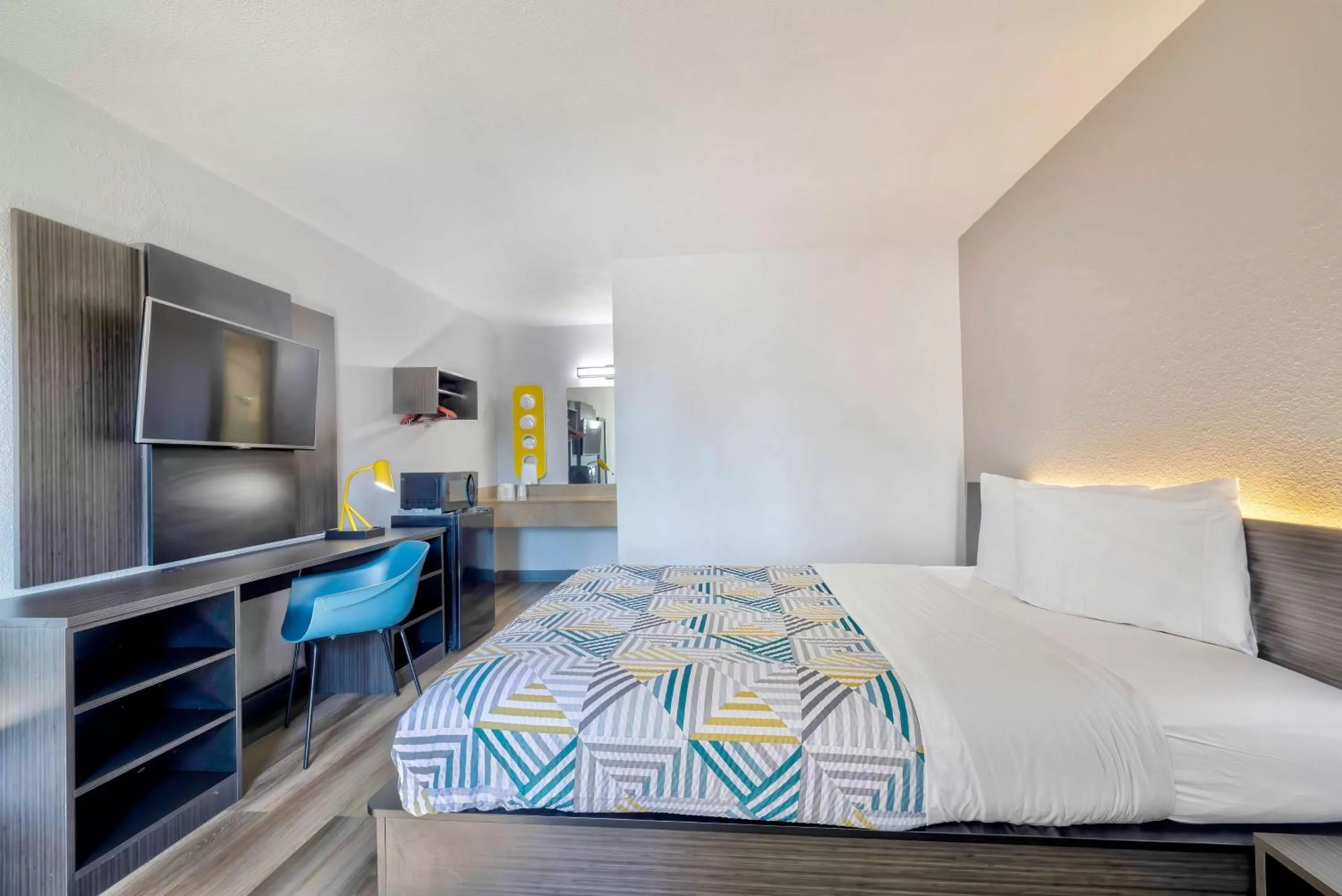 Queen Room in Motel 6-Hammond, IN - Chicago Area