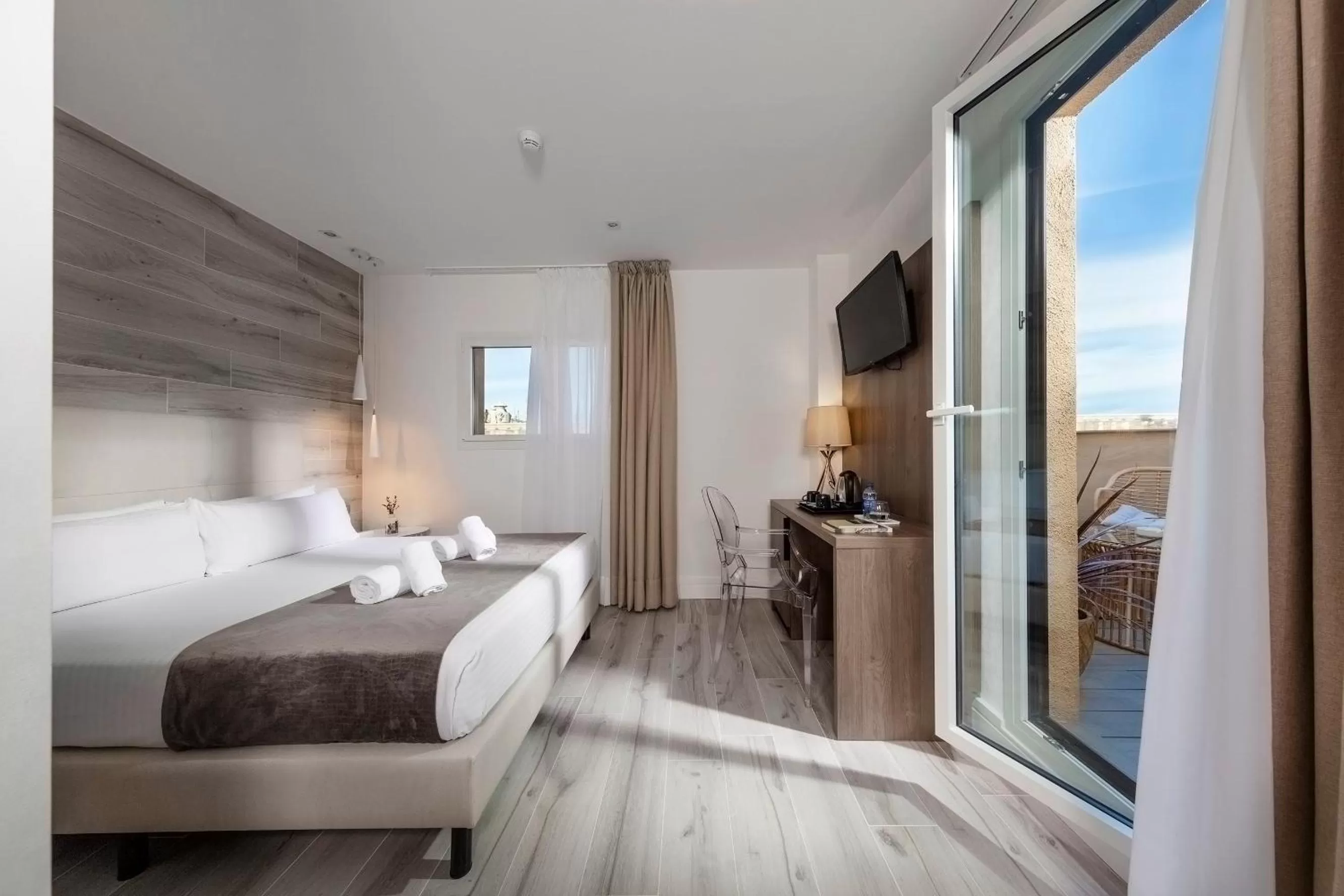 Superior Room with Terrace and No Views in Hotel Oasis