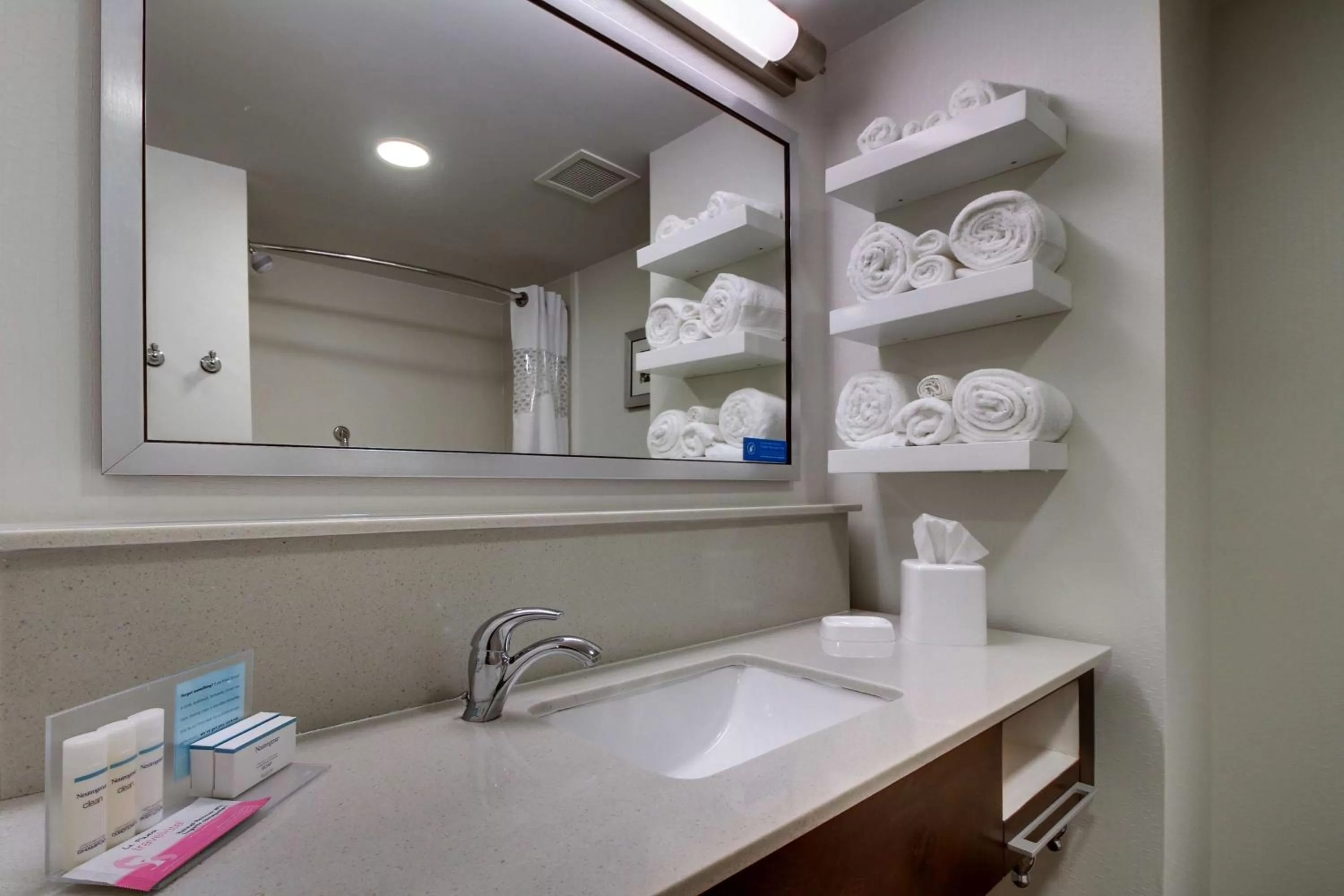 Queen Room with Two Queen Beds  - Hearing Accessible - Non-Smoking in Hampton Inn & Suites Cordele