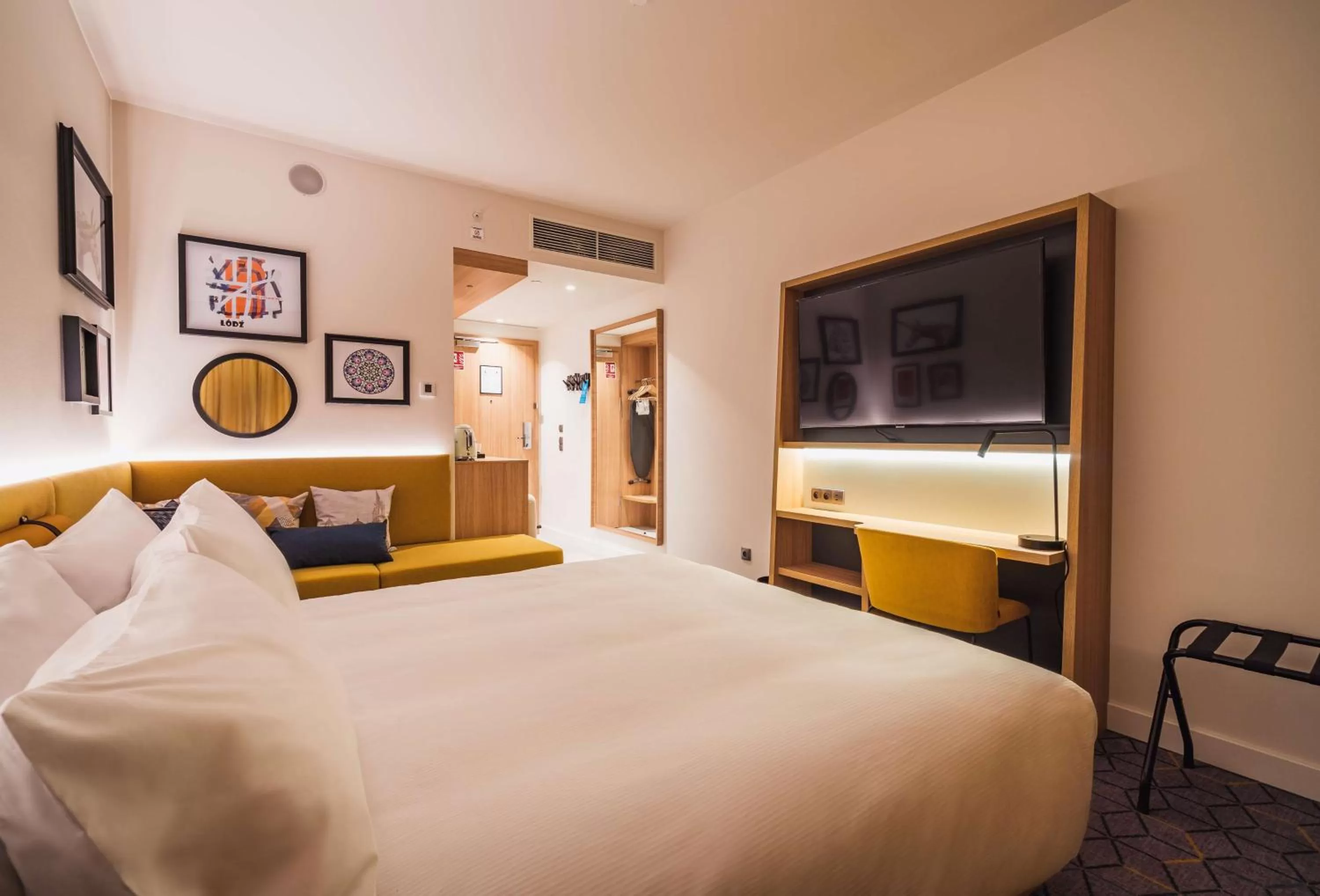 King Room with City View in Hampton by Hilton Łódź City Center