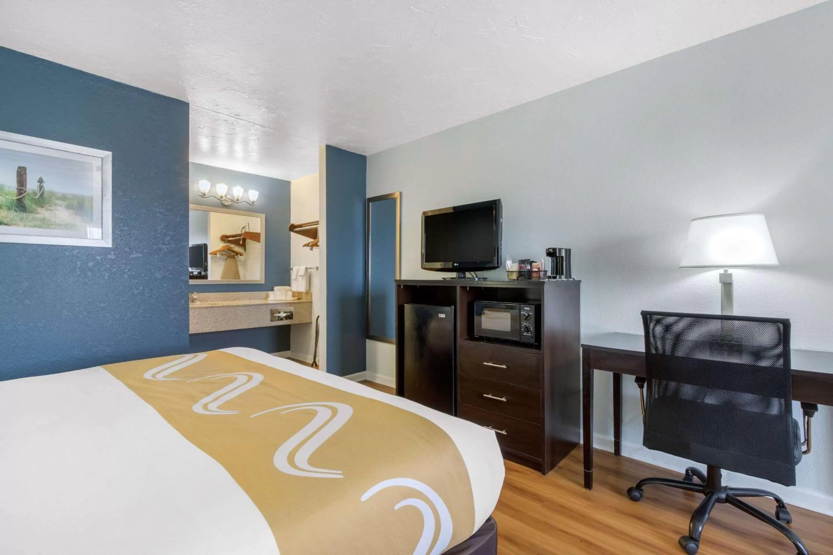 King Room with Disability Access - Non-Smoking/Ground Floor in Quality Inn Carolina Oceanfront