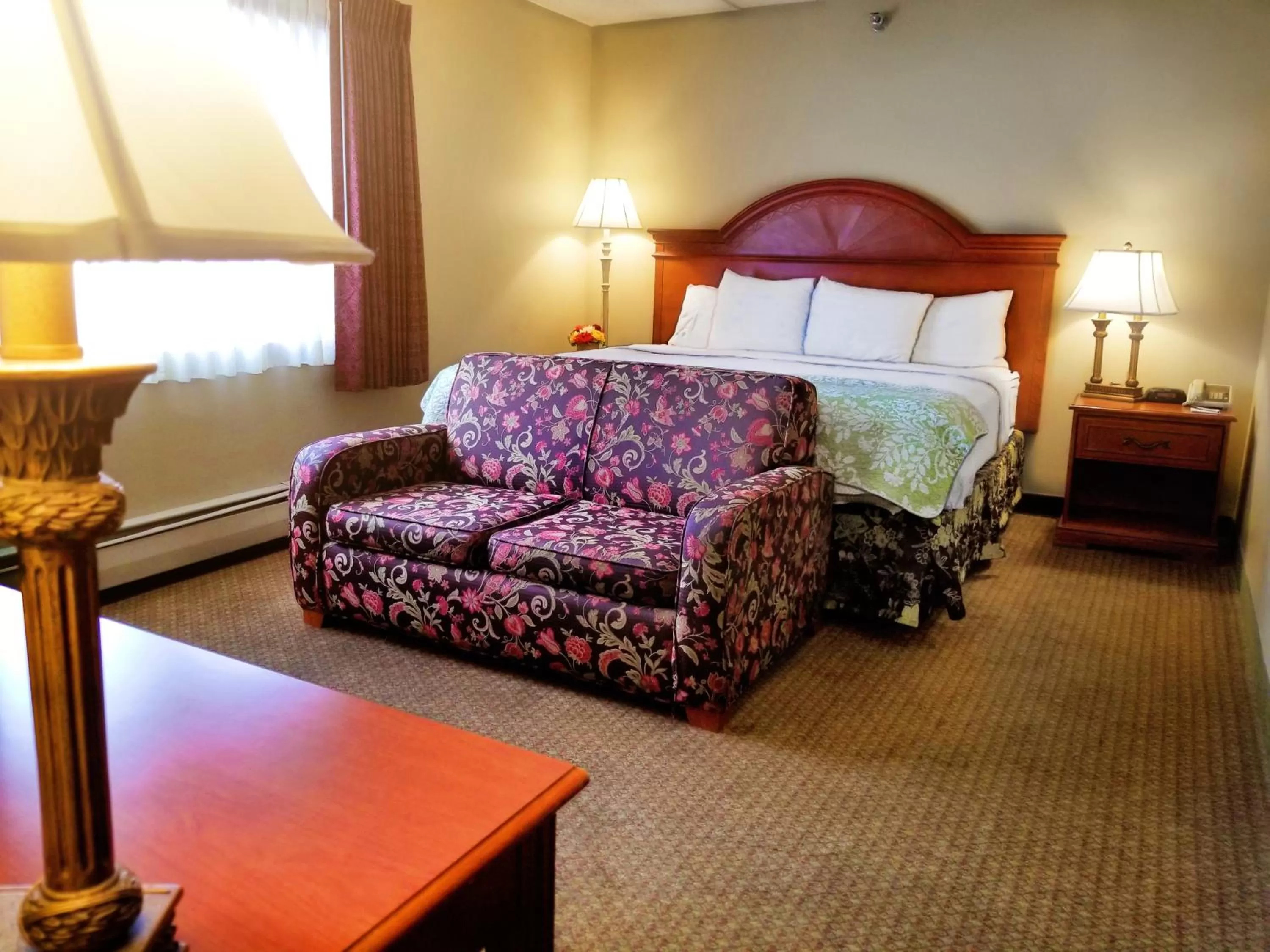 Queen Room - Disability Access in Centerstone Plaza Hotel Soldiers Field - Mayo Clinic Area