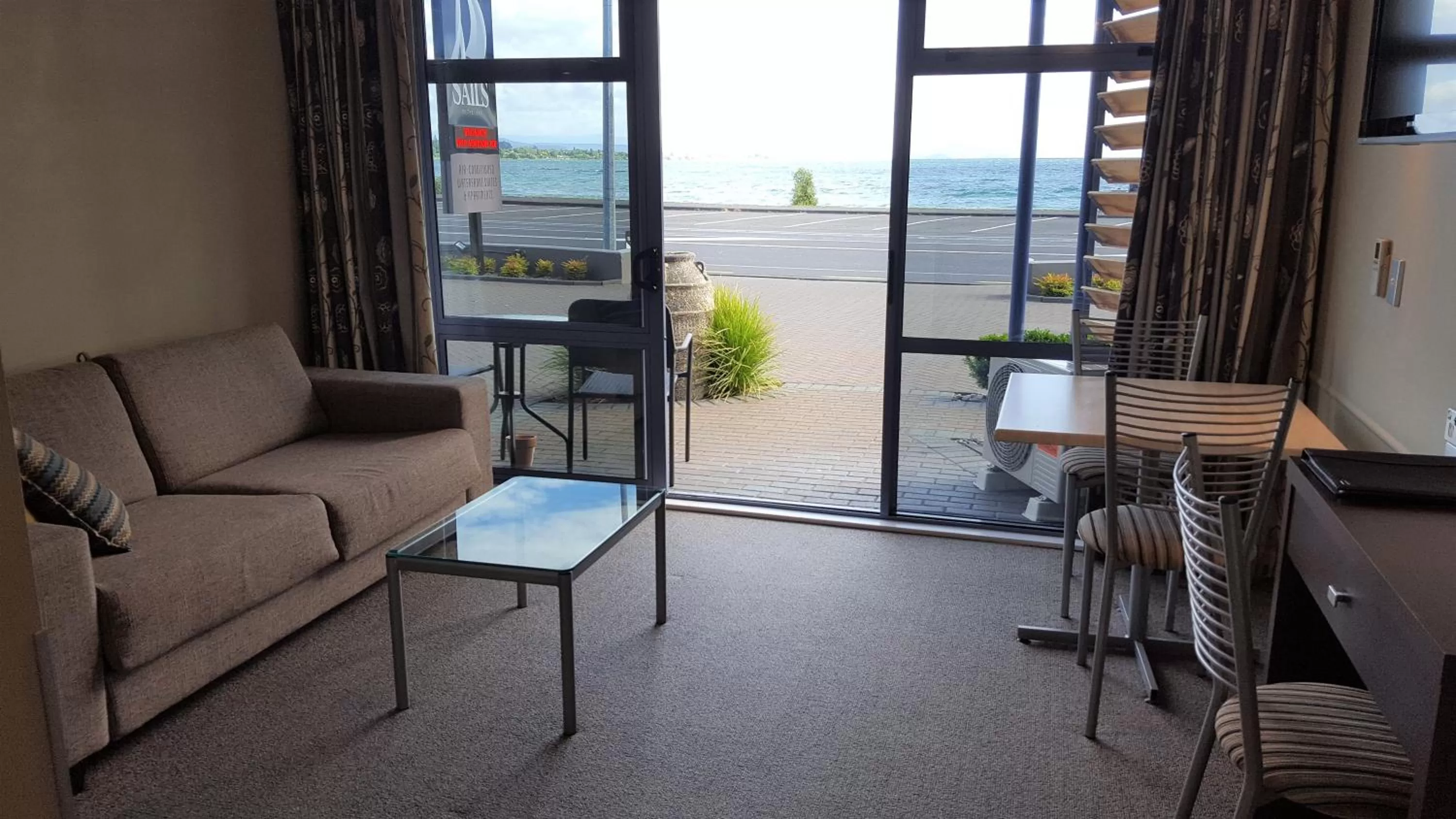 One-Bedroom Suite with Lake View in Sails on the Lake