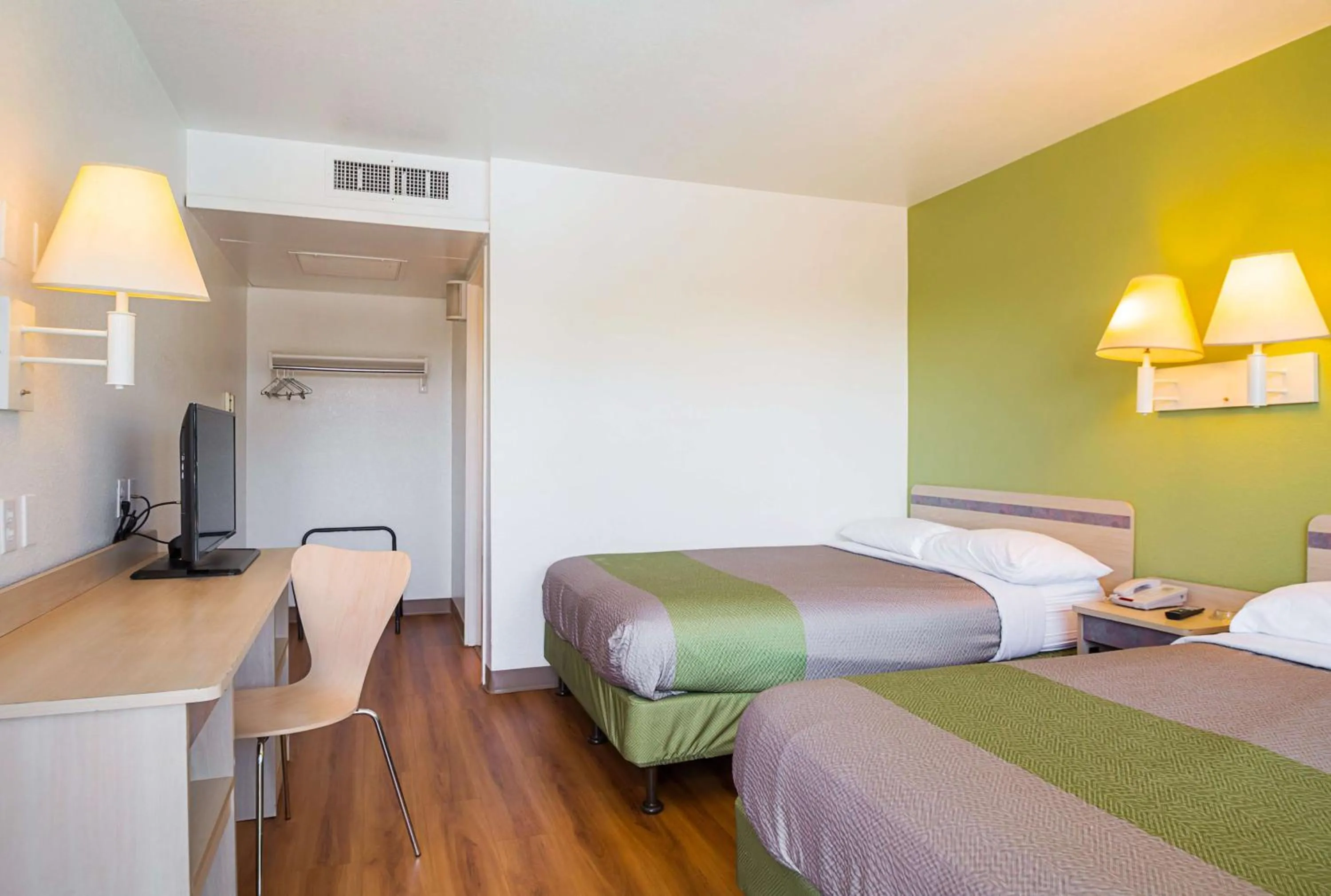 Quadruple Room in Motel 6-Pueblo, CO - I-25