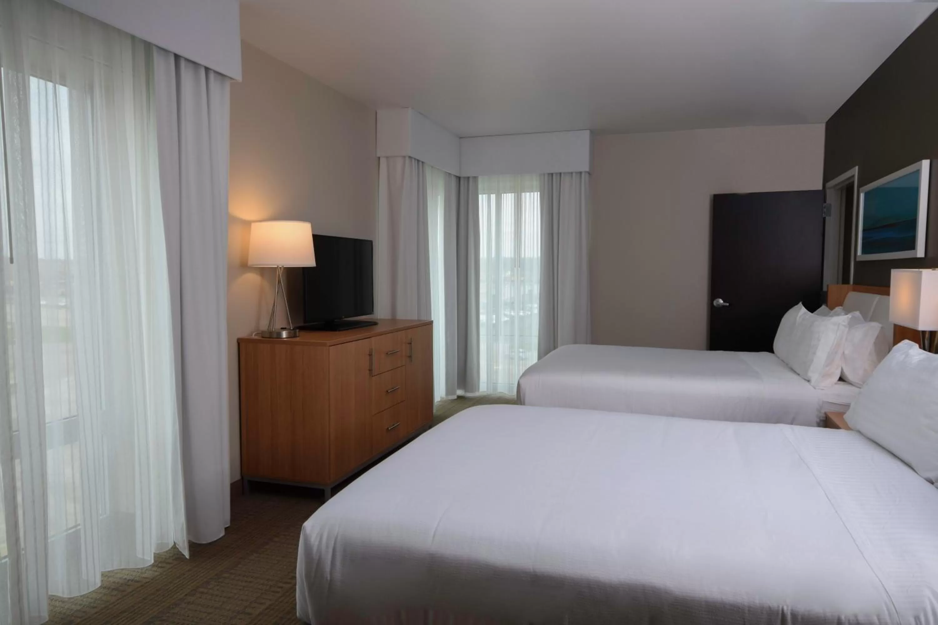 Standard Queen Room with Two Queen Beds and Mobility Accessible Tub in Holiday Inn Cincinnati North West Chester by IHG