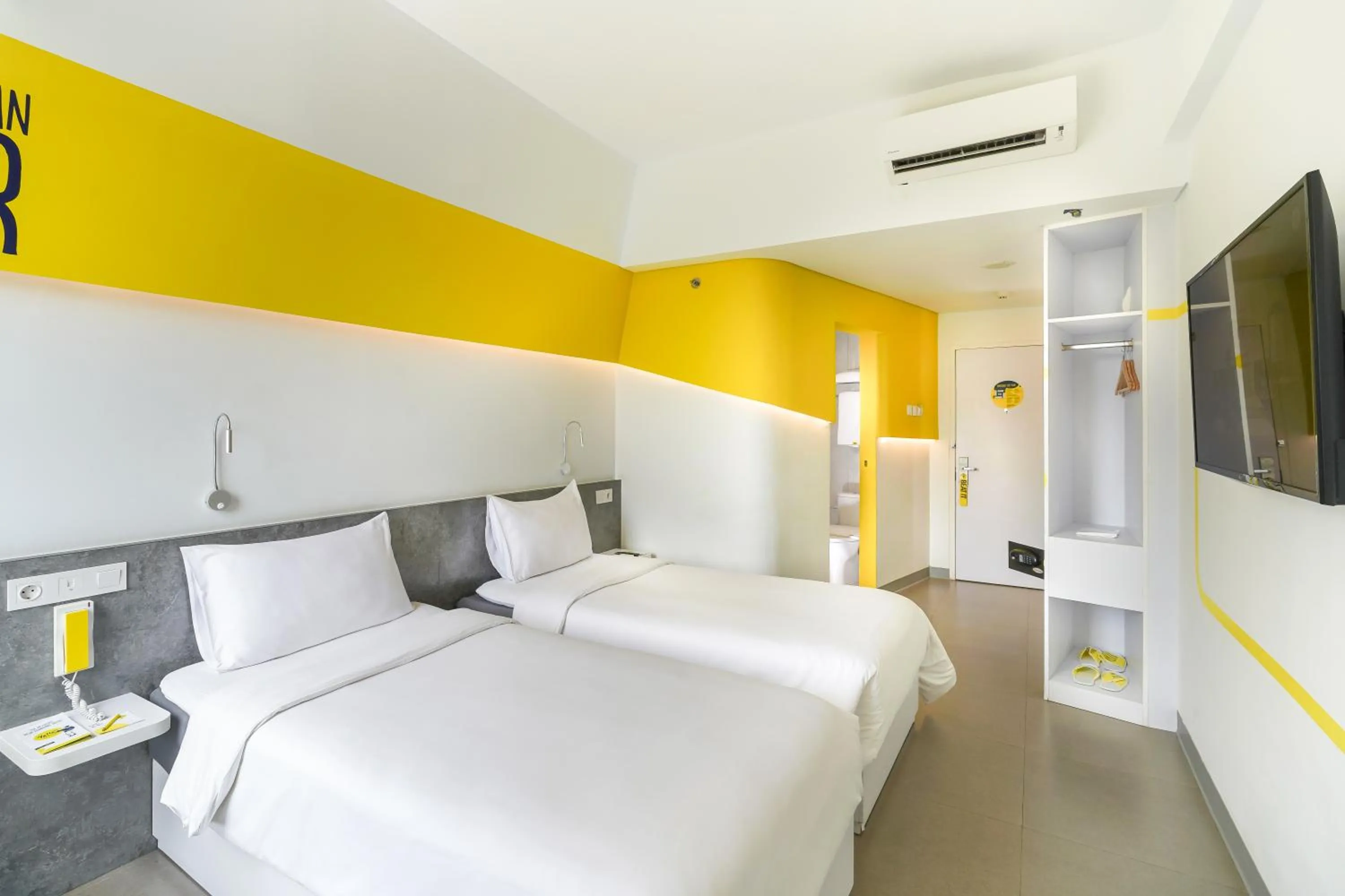 Deluxe Double or Twin Room with City View in Yello Hotel Manggarai