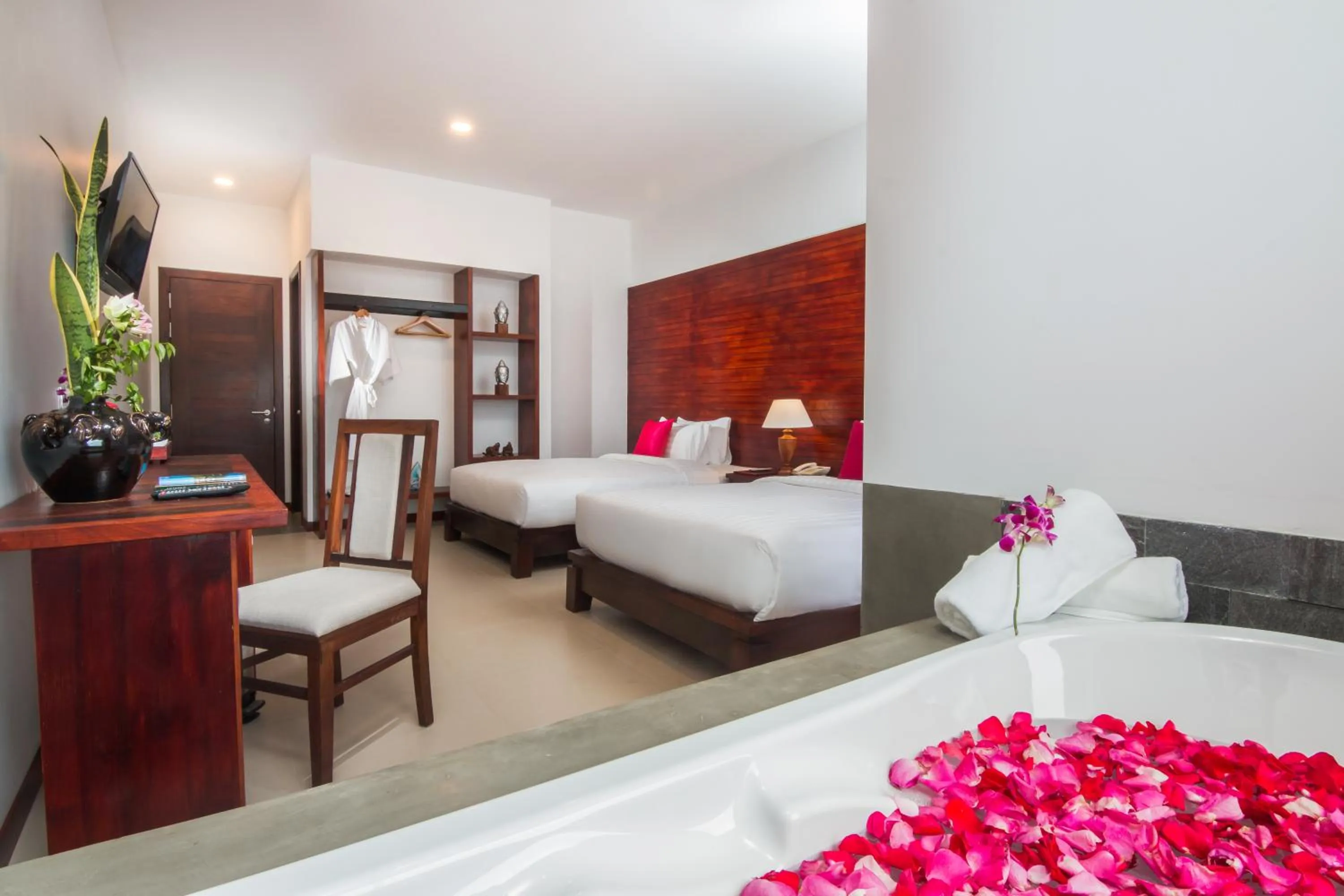 Deluxe Twin Room in Green Amazon Residence