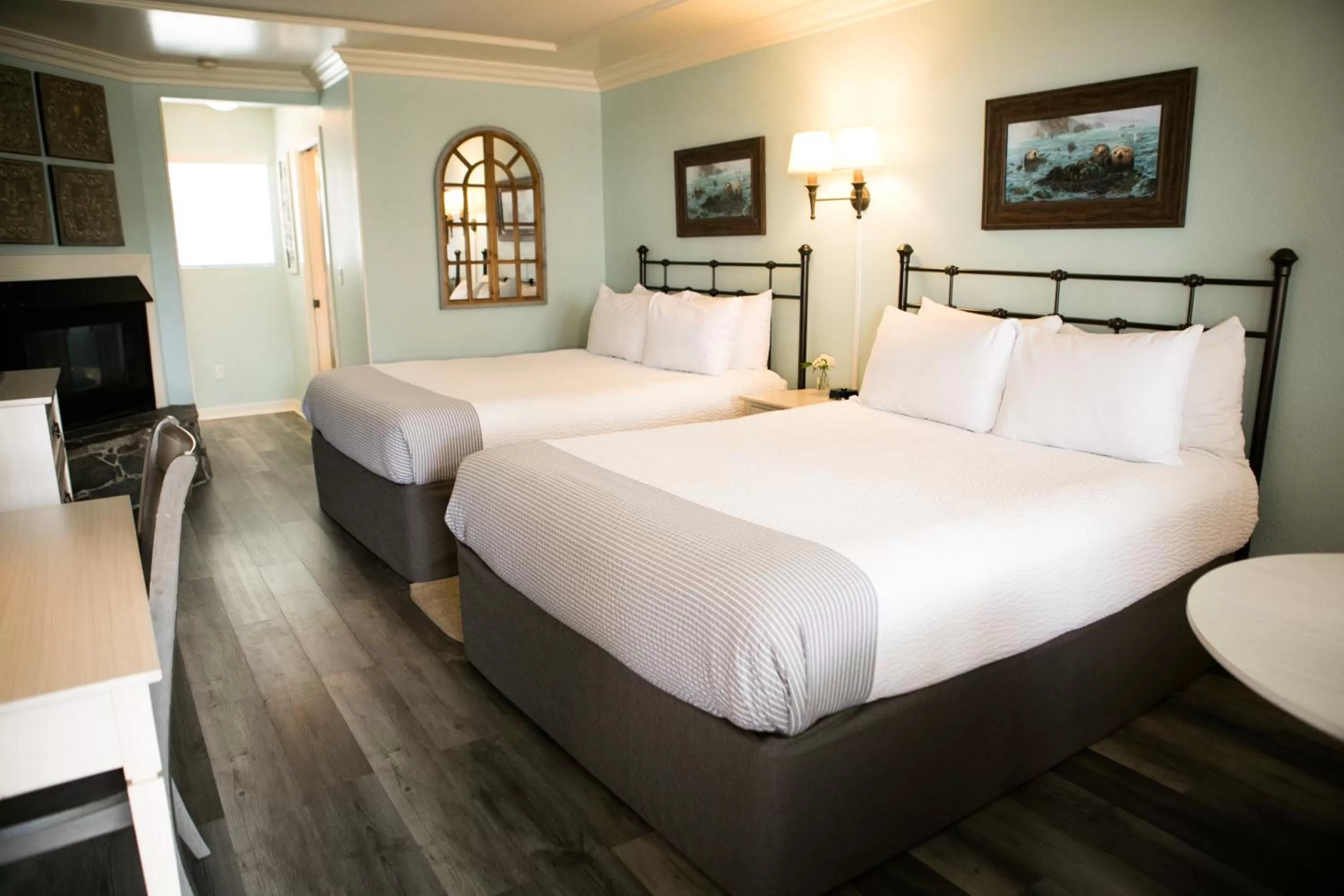 Queen Room with Two Queen Beds in Sea Otter Inn