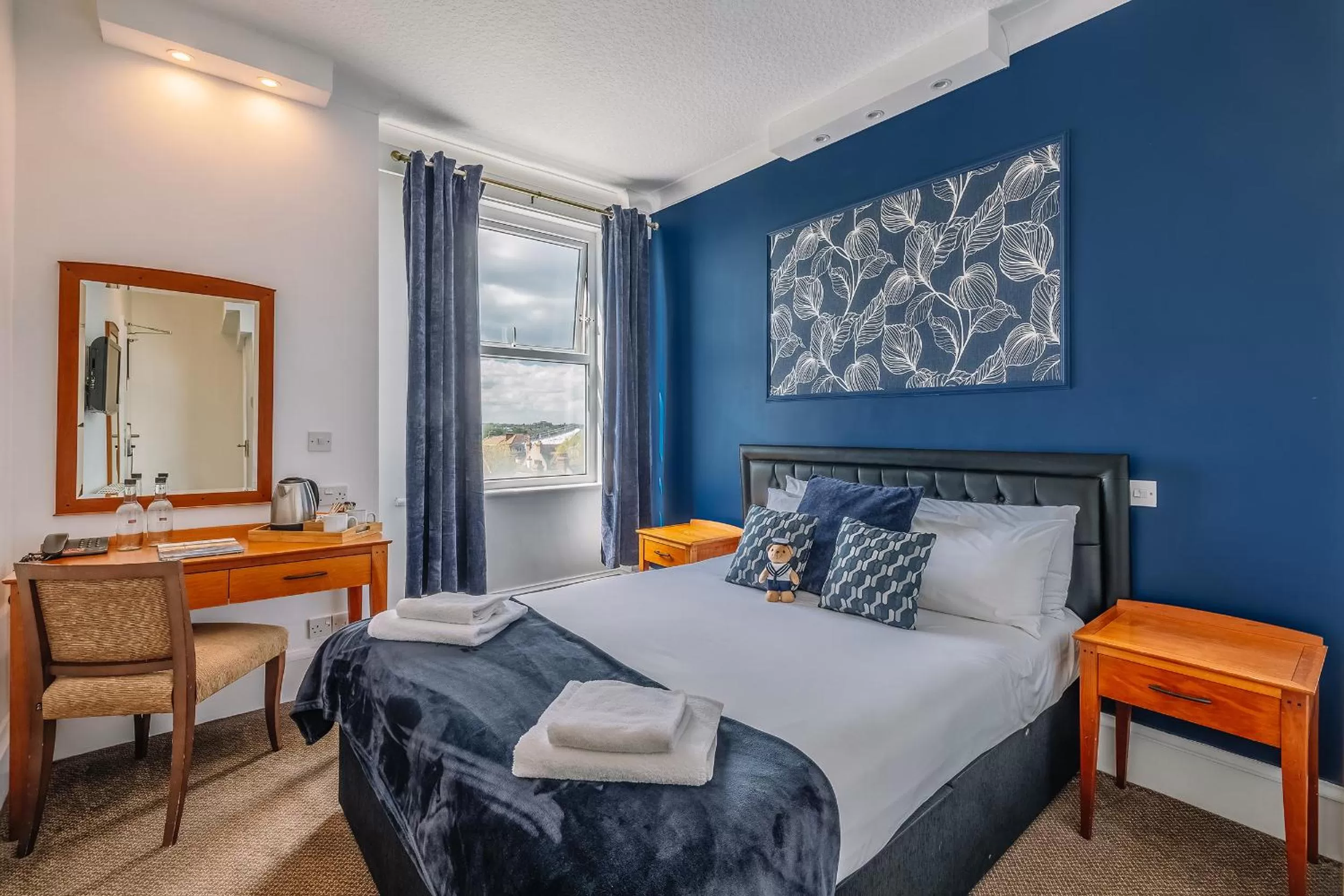 Compact Double Room in Muthu Westcliff Hotel (Near London Southend Airport)