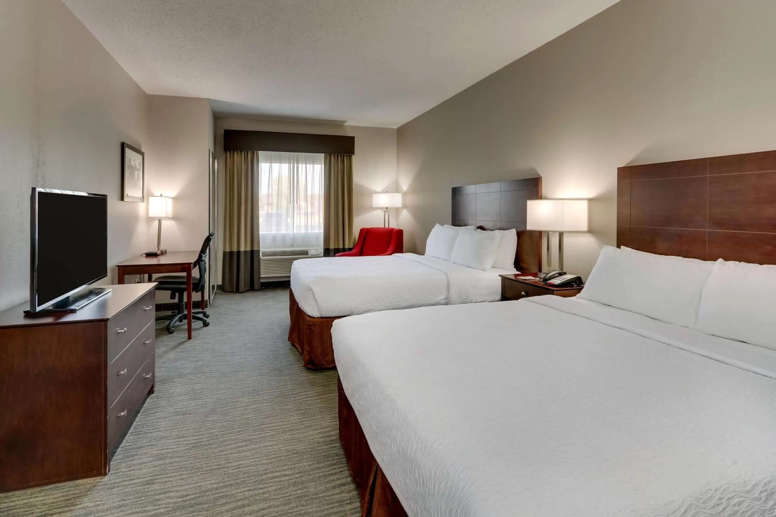 Queen Room with Two Queen Beds with Roll-In Shower - Disability Access in Best Western PLUS University Inn & Suites