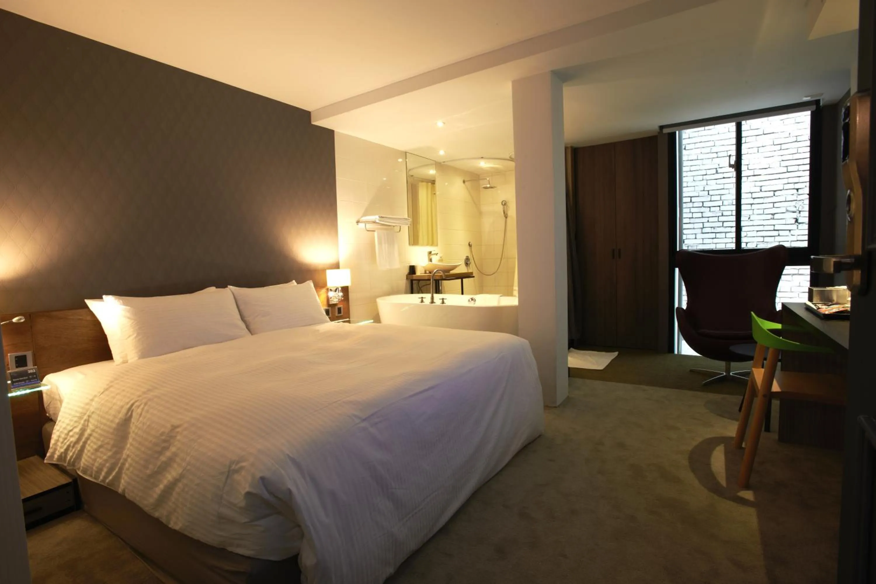 Deluxe Double Room with Bath in Hotel That