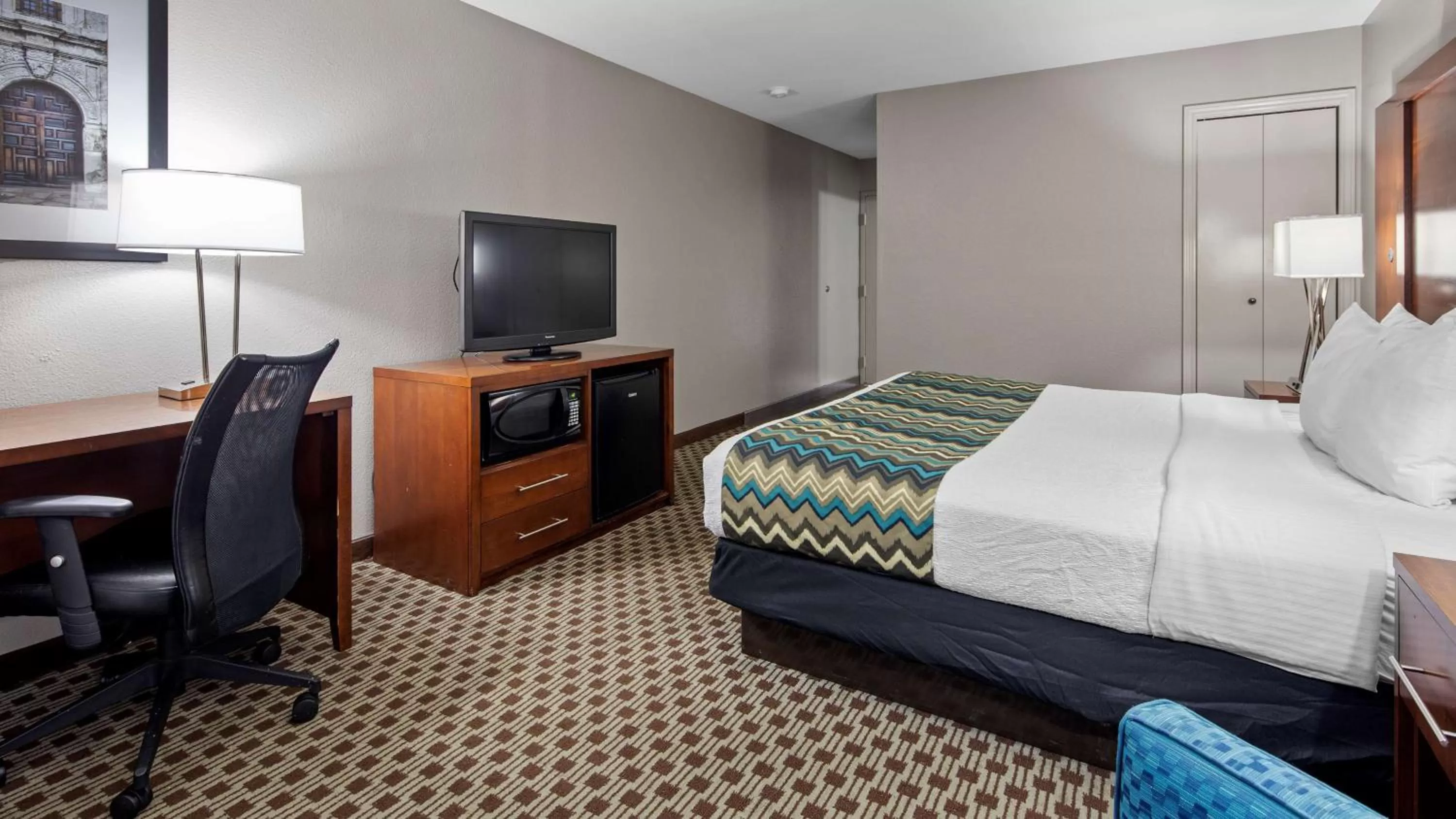 Business King Room - Non-Smoking in Best Western near Lackland AFB Sea World