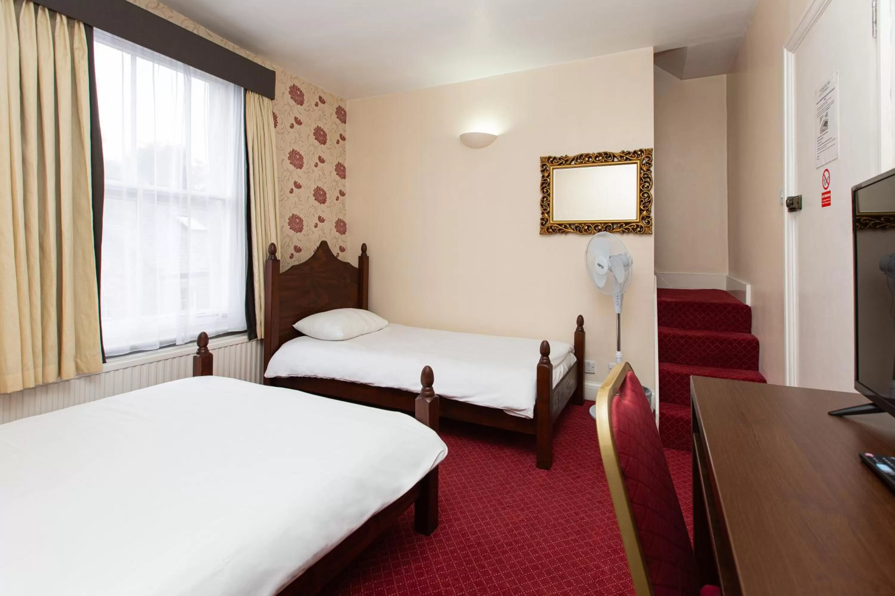 Triple Room in Islington Inn